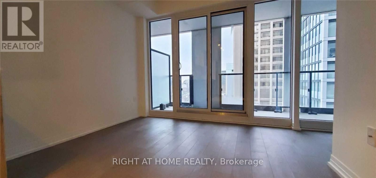 251 Jarvis Street 818, Toronto, ON M5B 0C3 photo 3