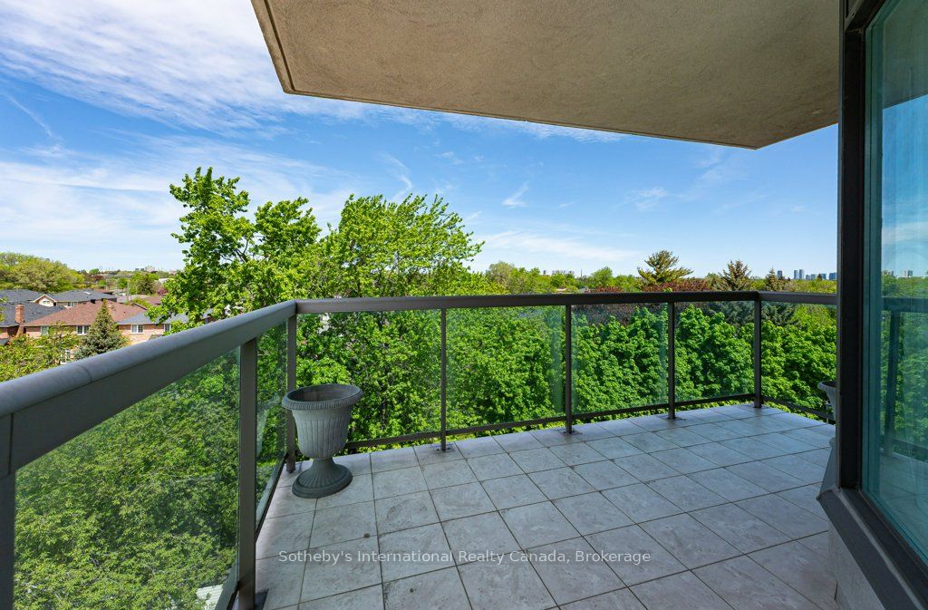 890 Sheppard Avenue W 514, Toronto, ON M3H 6B9 photo 3