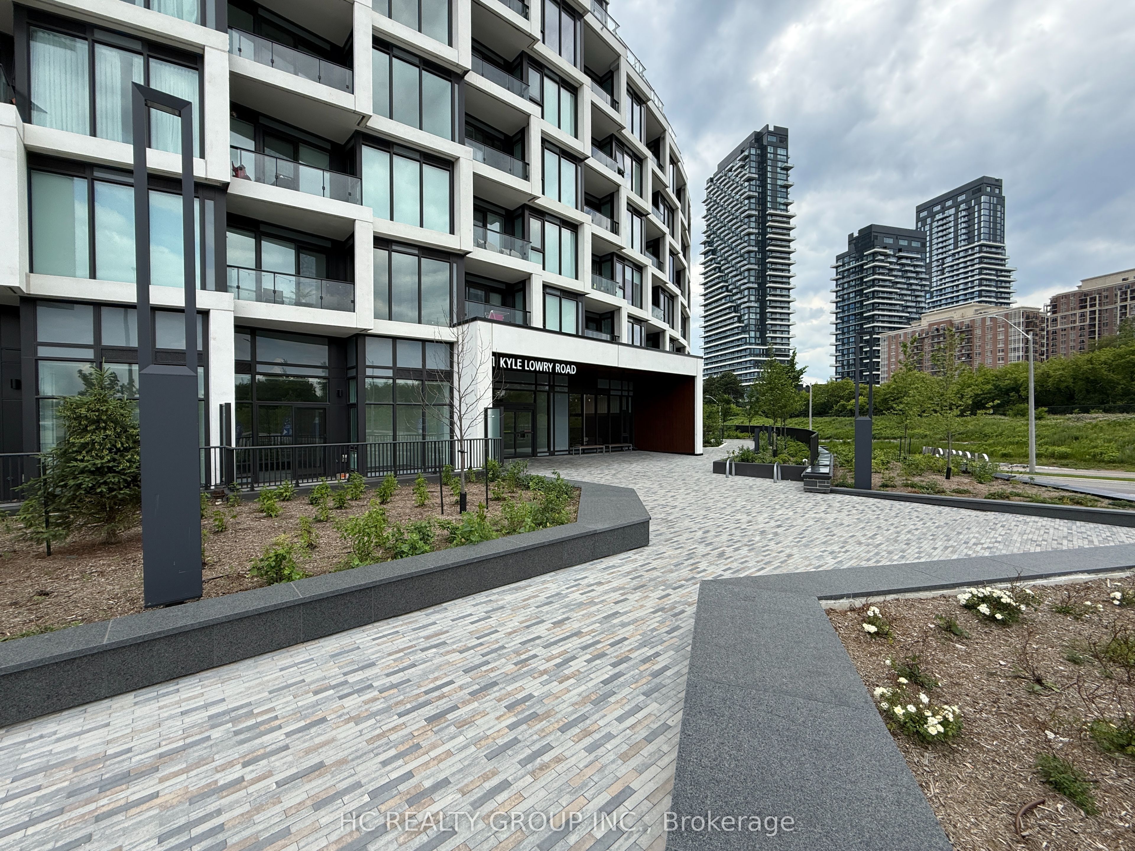 1 Kyle Lowry Road 305, Toronto, ON M3C 0S6 photo 2