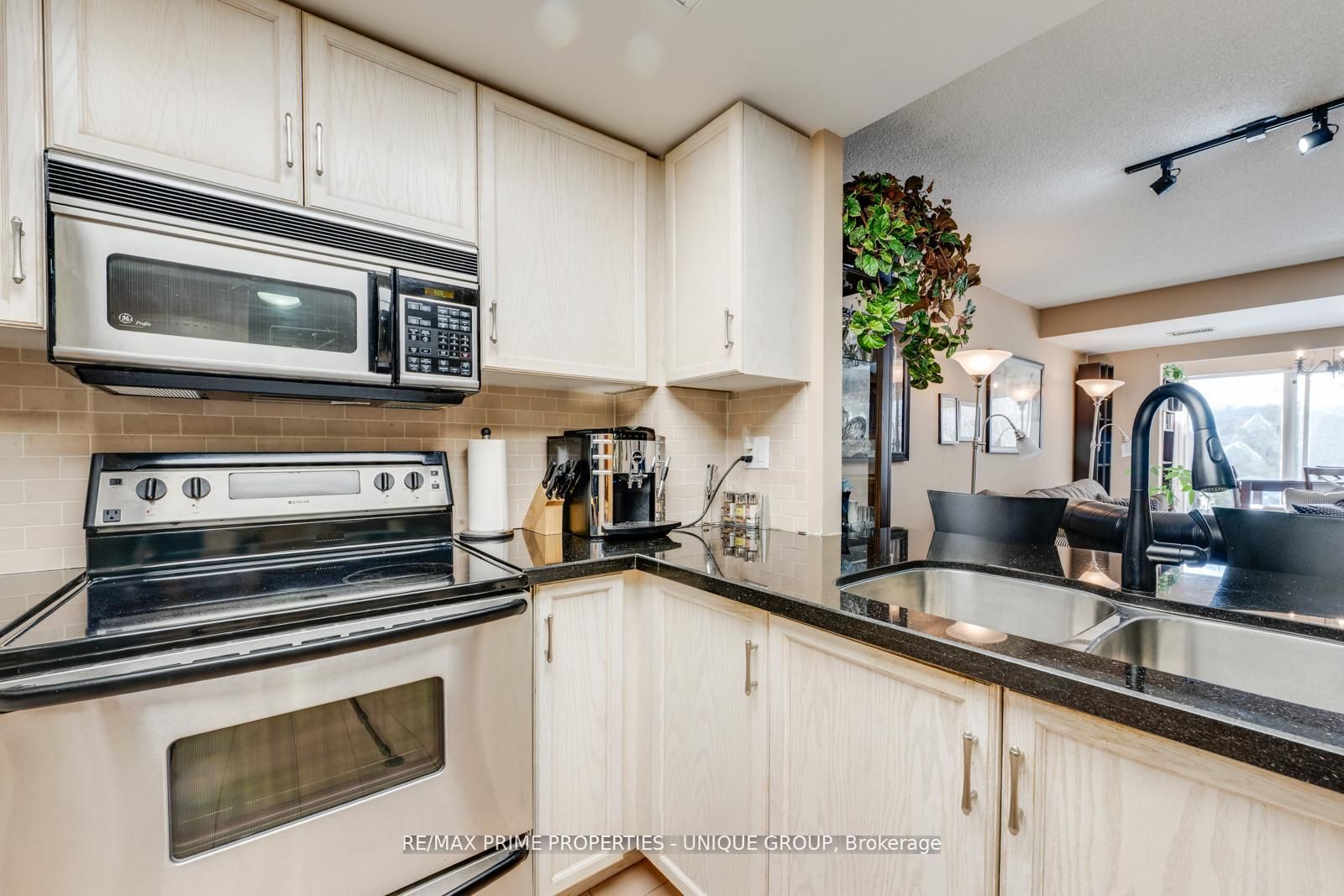 18 Concorde Place LC7, Toronto, ON M3C 3T9 photo 5
