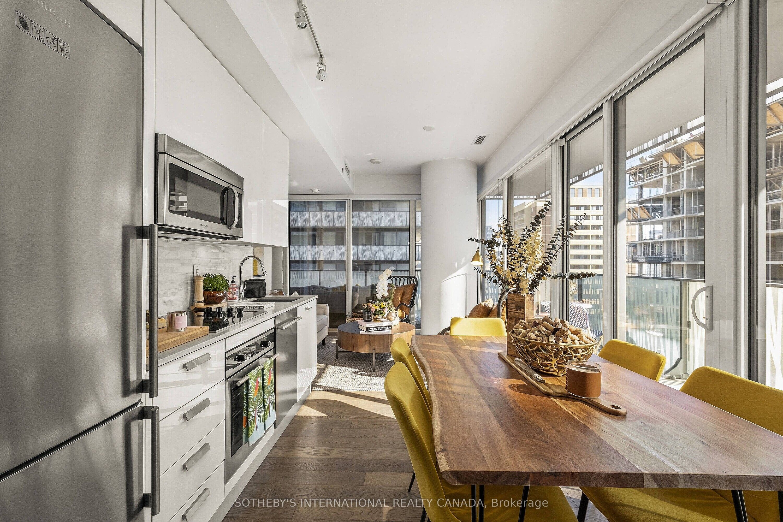 42 Charles Street E 1702, Toronto, ON M4Y 1T4 photo 2