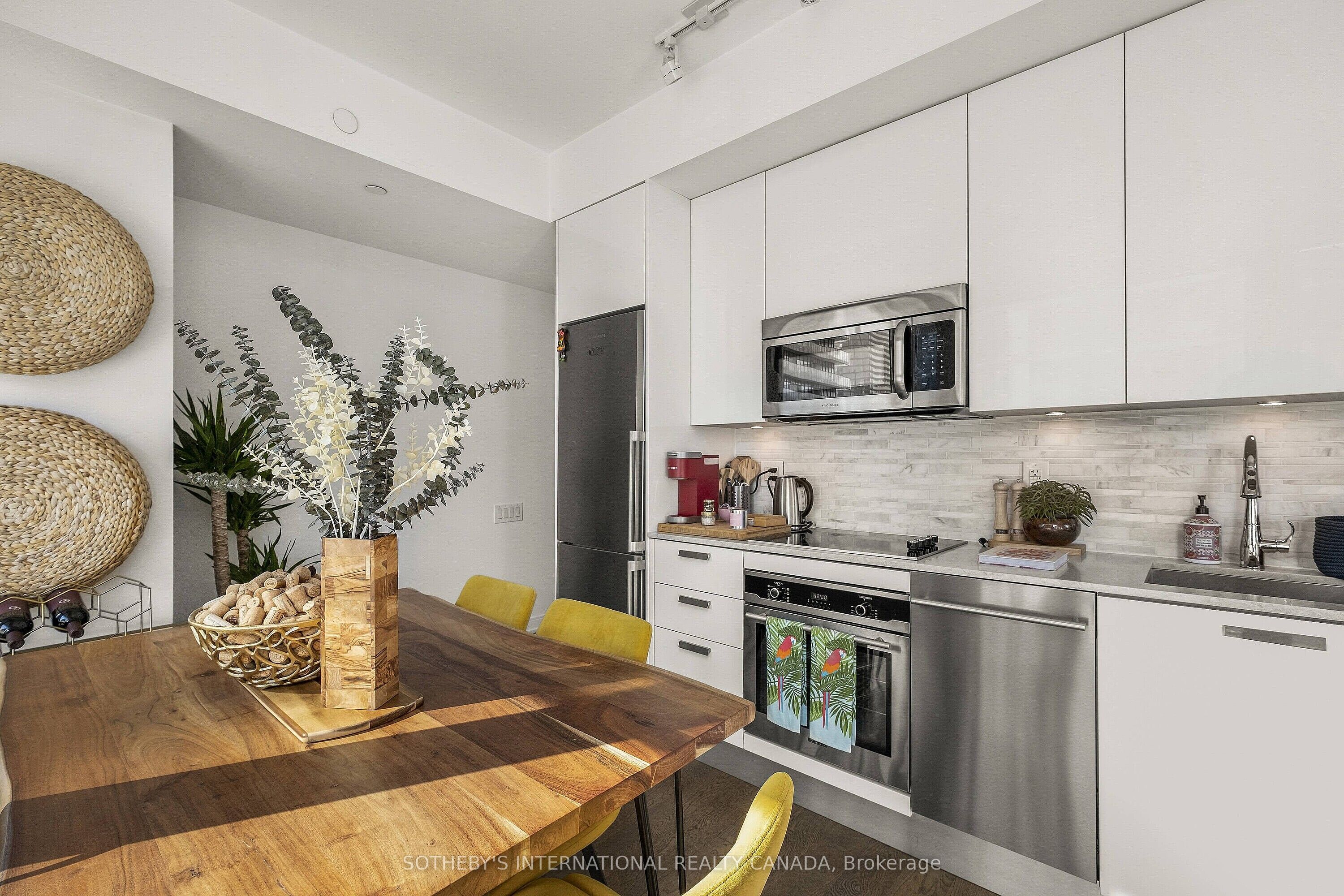 42 Charles Street E 1702, Toronto, ON M4Y 1T4 photo 5