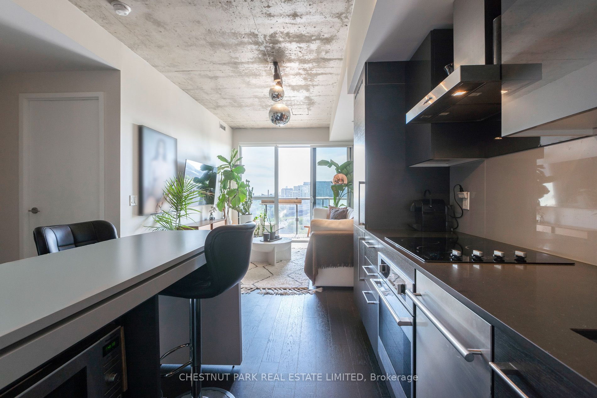 1030 King Street W 1122, Toronto, ON M6K 0B4 photo 4
