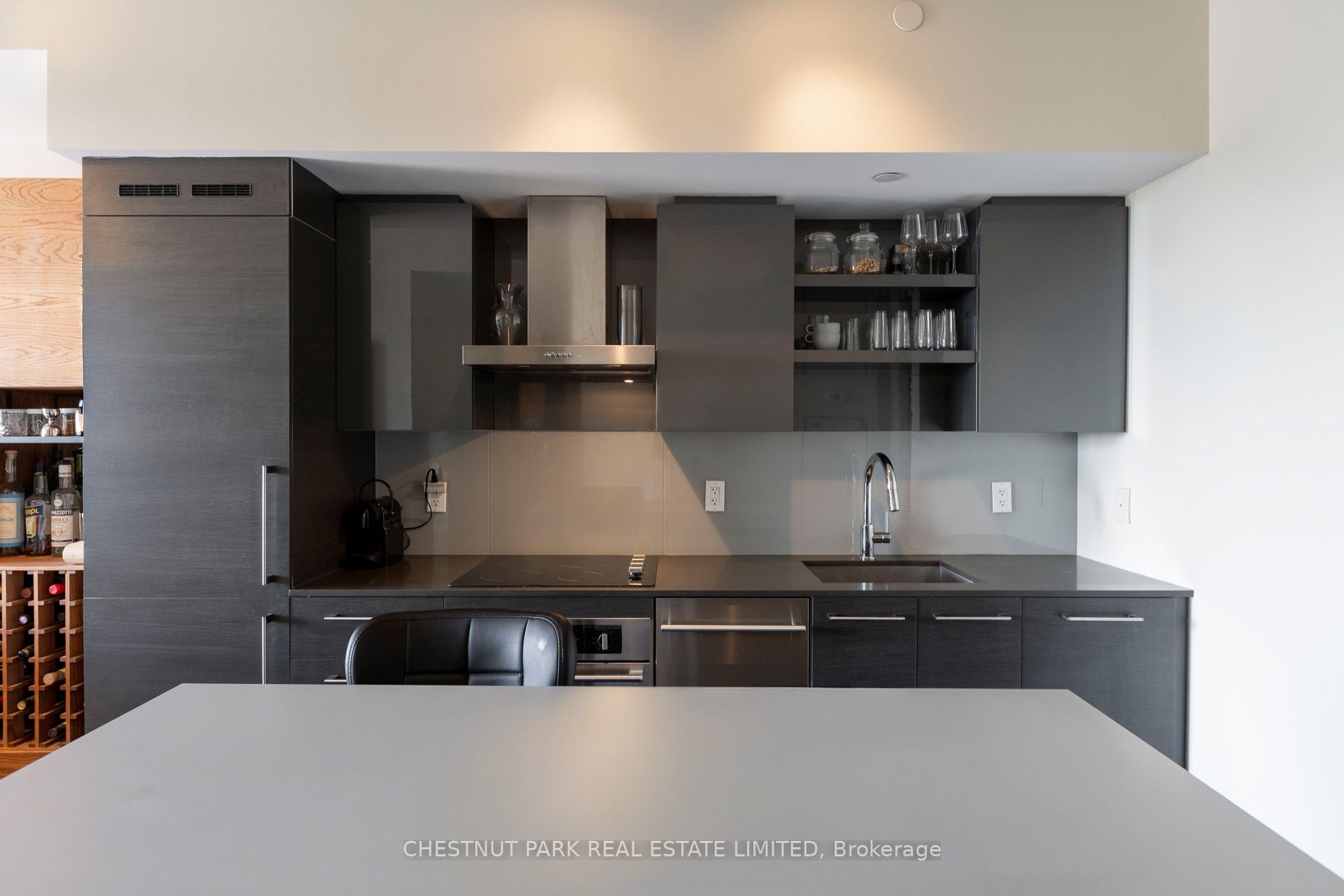 1030 King Street W 1122, Toronto, ON M6K 0B4 photo 5