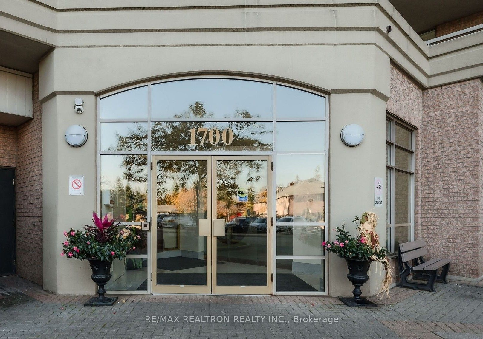 1700 Eglinton Avenue E 1101, Toronto, ON M4A 2X4 photo 2