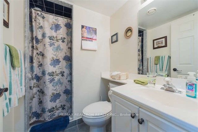 1700 Eglinton Avenue E 1101, Toronto, ON M4A 2X4 photo 4
