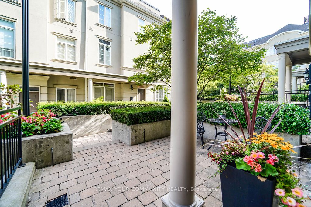 47 York Mills Road 212, Toronto, ON M2P 2B6 photo 5