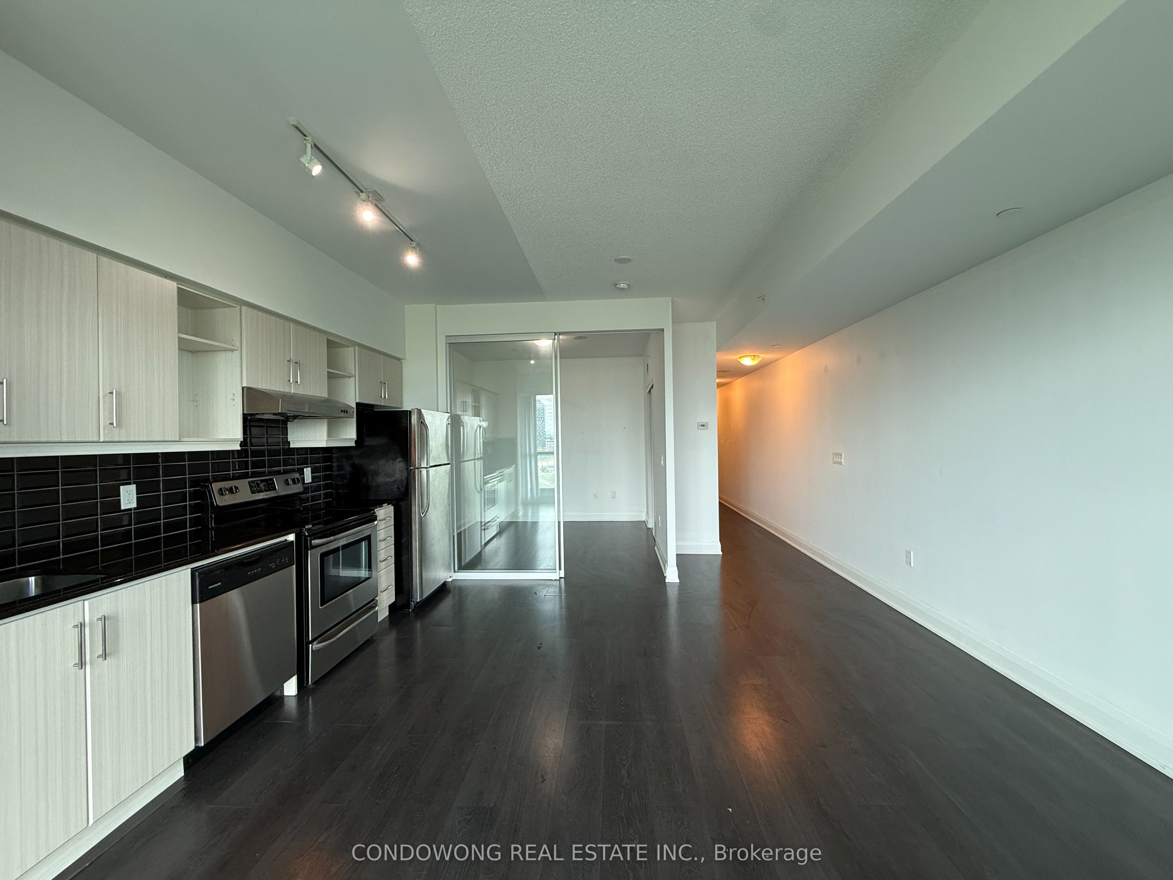 160 Vanderhoof Avenue 1418, Toronto, ON M4G 0B7 photo 2
