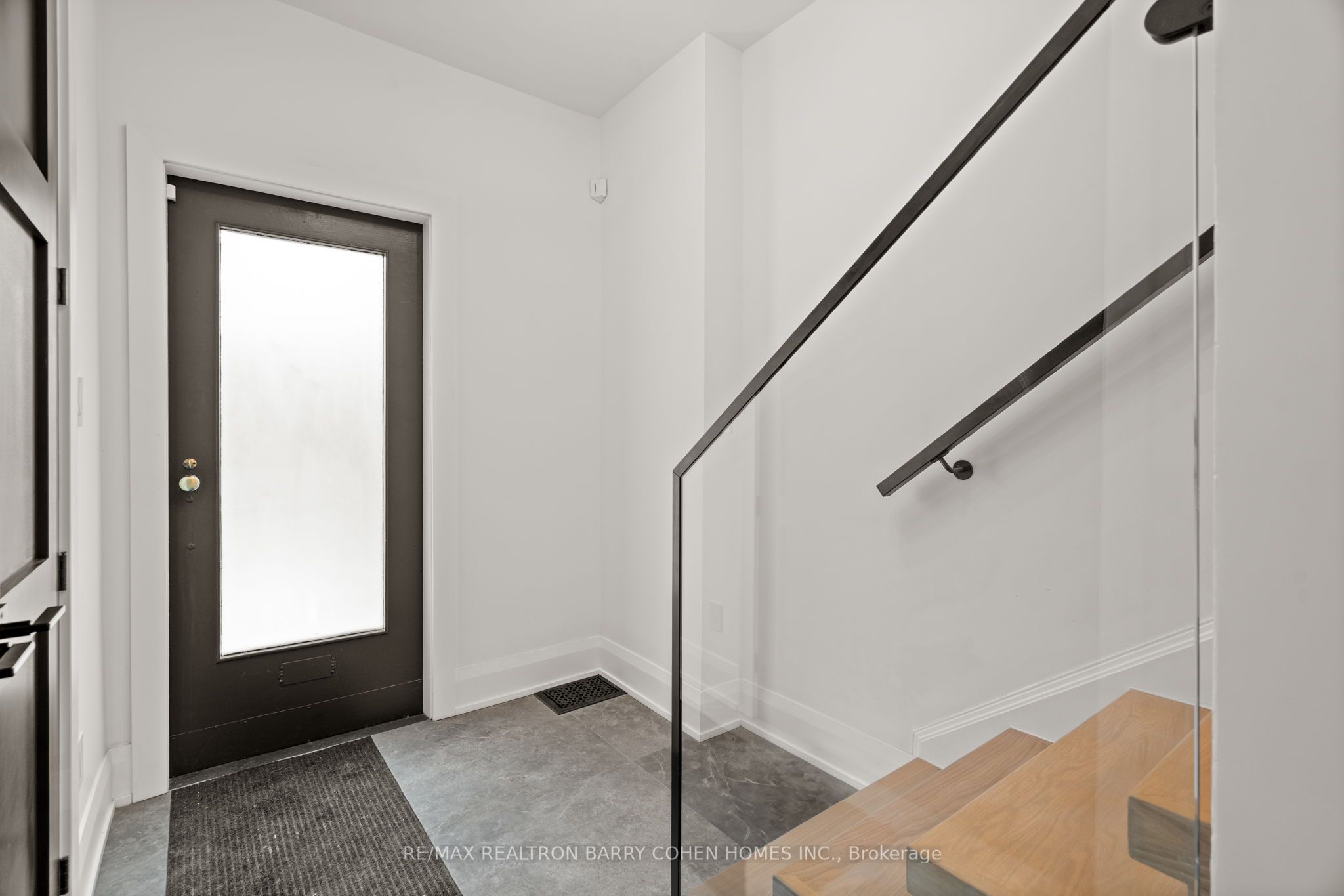 231 Macpherson Avenue, Toronto, ON M4V 1A1 photo 4