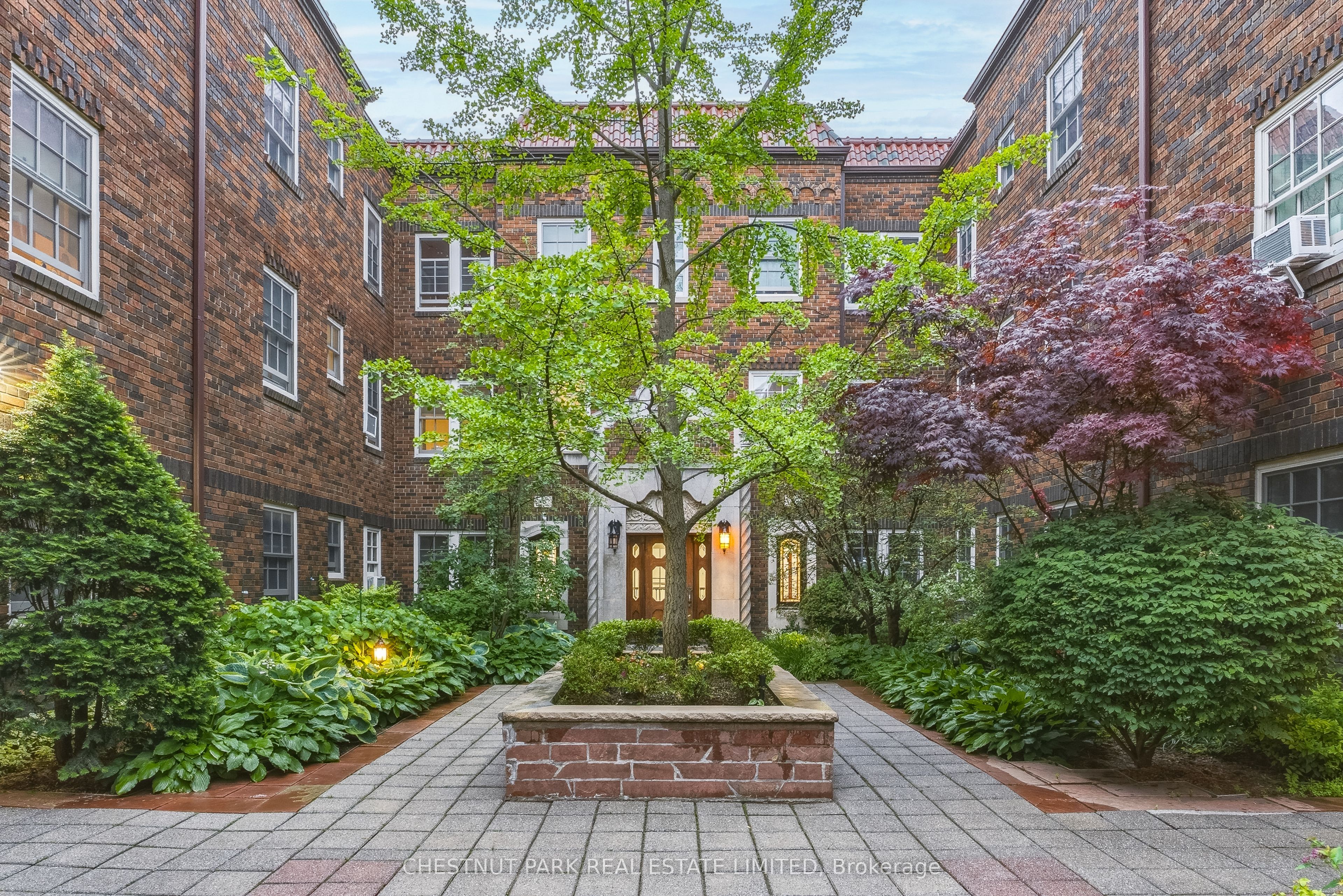 480 Oriole Parkway 303, Toronto, ON M5P 2H8