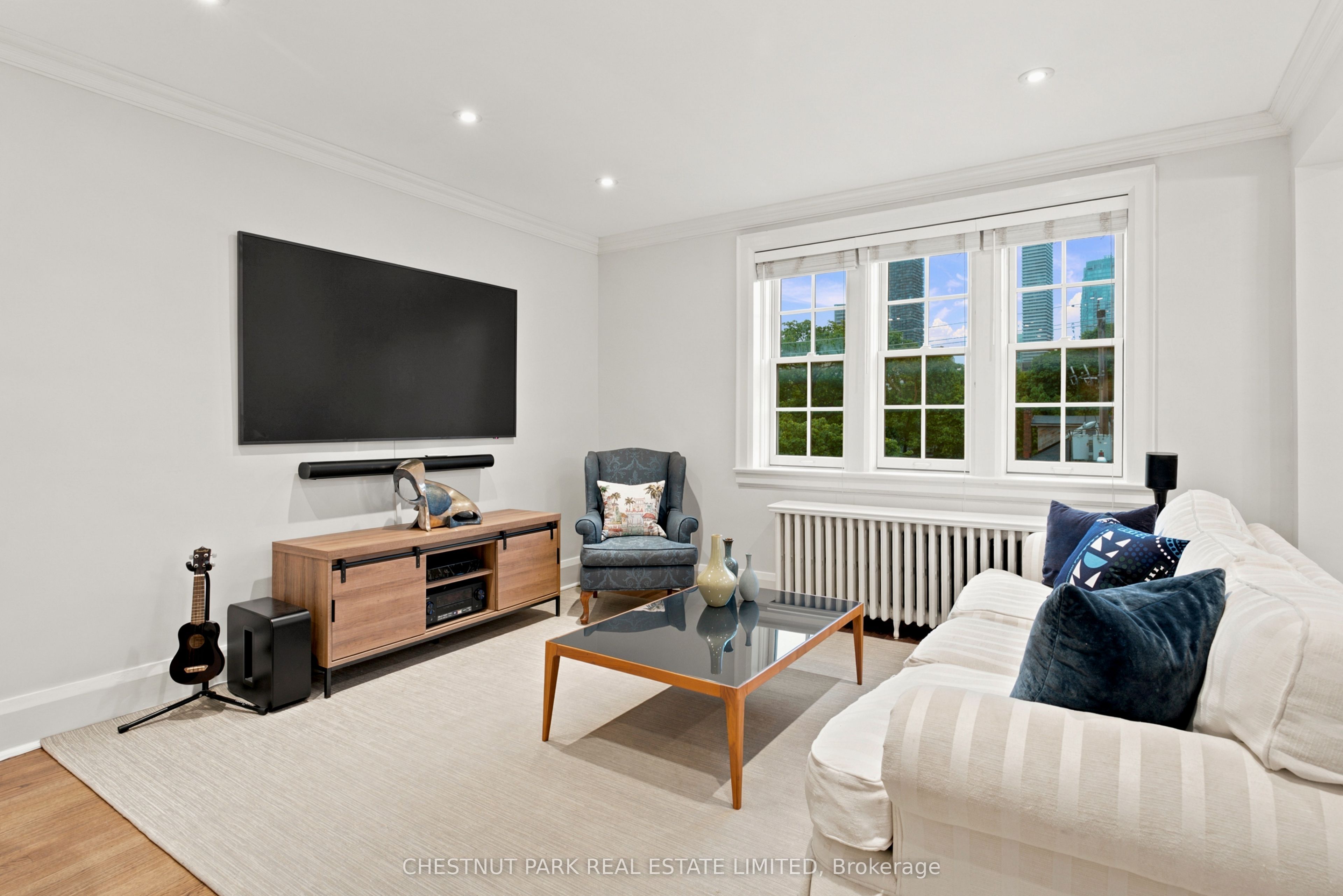 480 Oriole Parkway 303, Toronto, ON M5P 2H8 photo 3