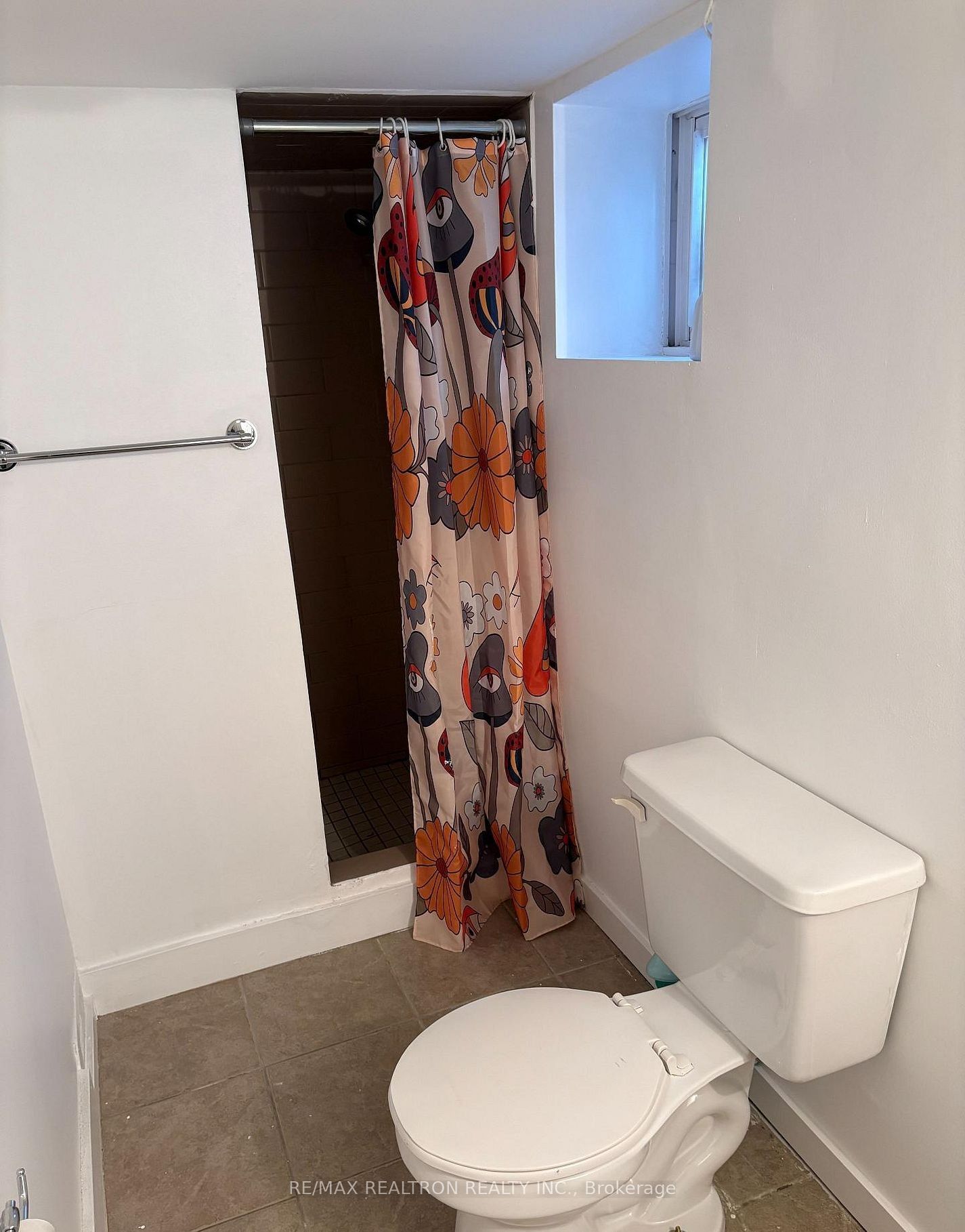32 Macklem Avenue Lower, Toronto, ON M6J 3M2 photo 3