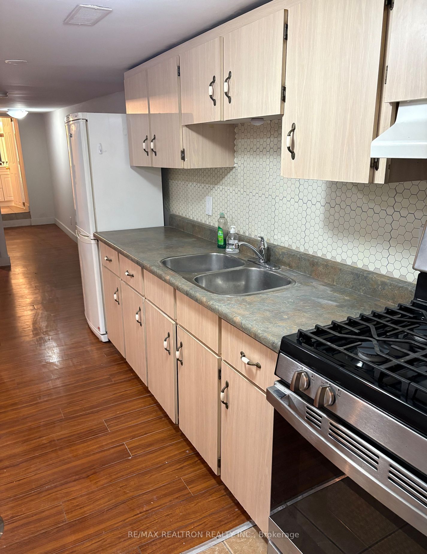 32 Macklem Avenue Lower, Toronto, ON M6J 3M2 photo 5