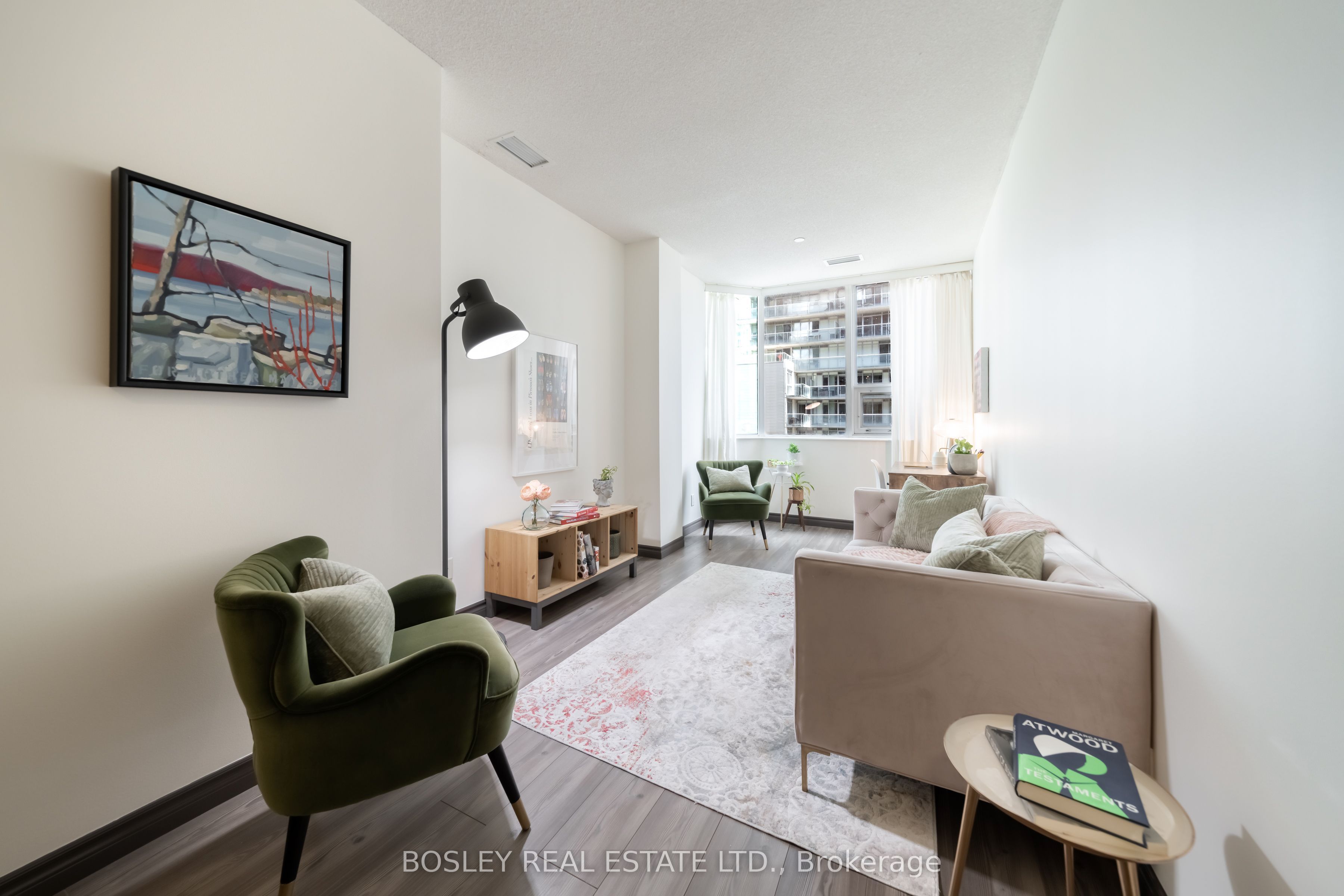 393 King Street W 604, Toronto, ON M5V 3G8 photo 3