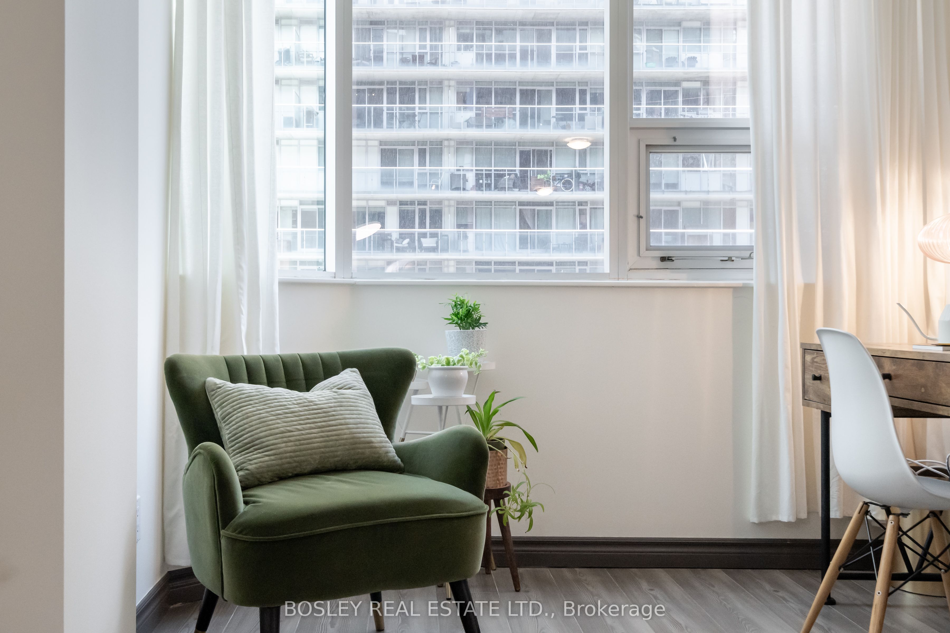 393 King Street W 604, Toronto, ON M5V 3G8 photo 4