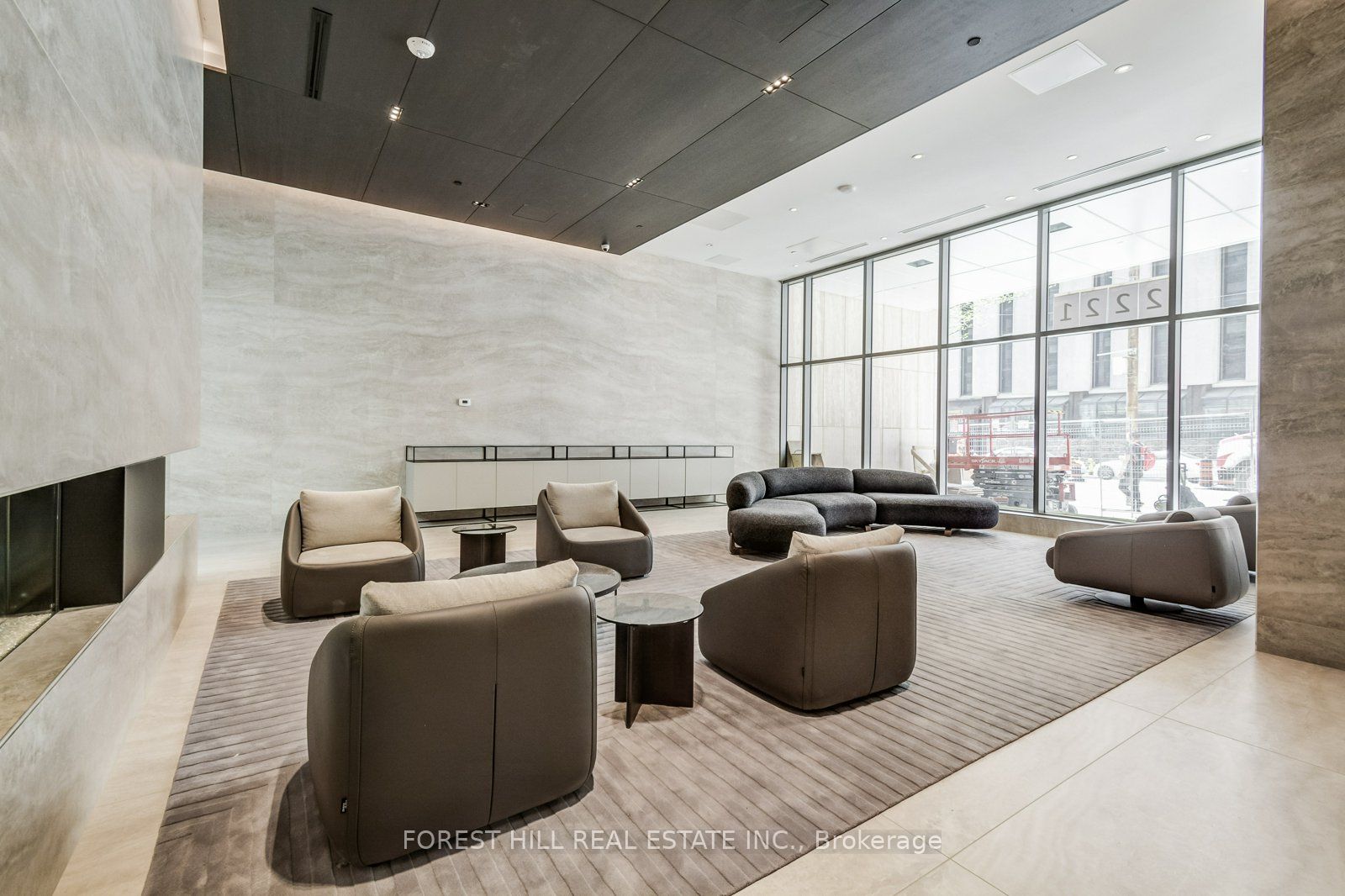 2221 Yonge Street 5210, Toronto, ON M4S 2B4 photo 4