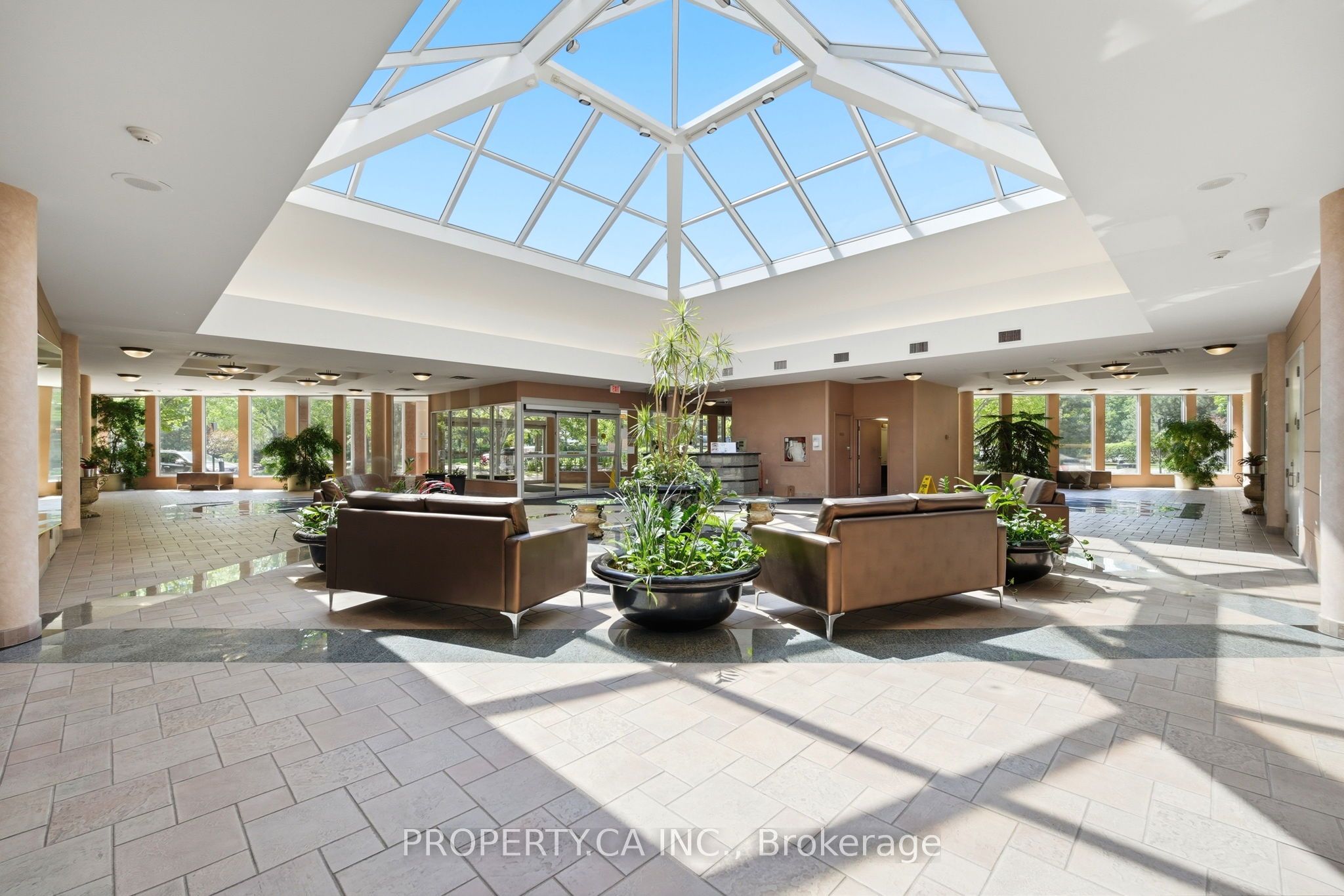 7 Concorde Place 1108, Toronto, ON M3C 3N4 photo 3