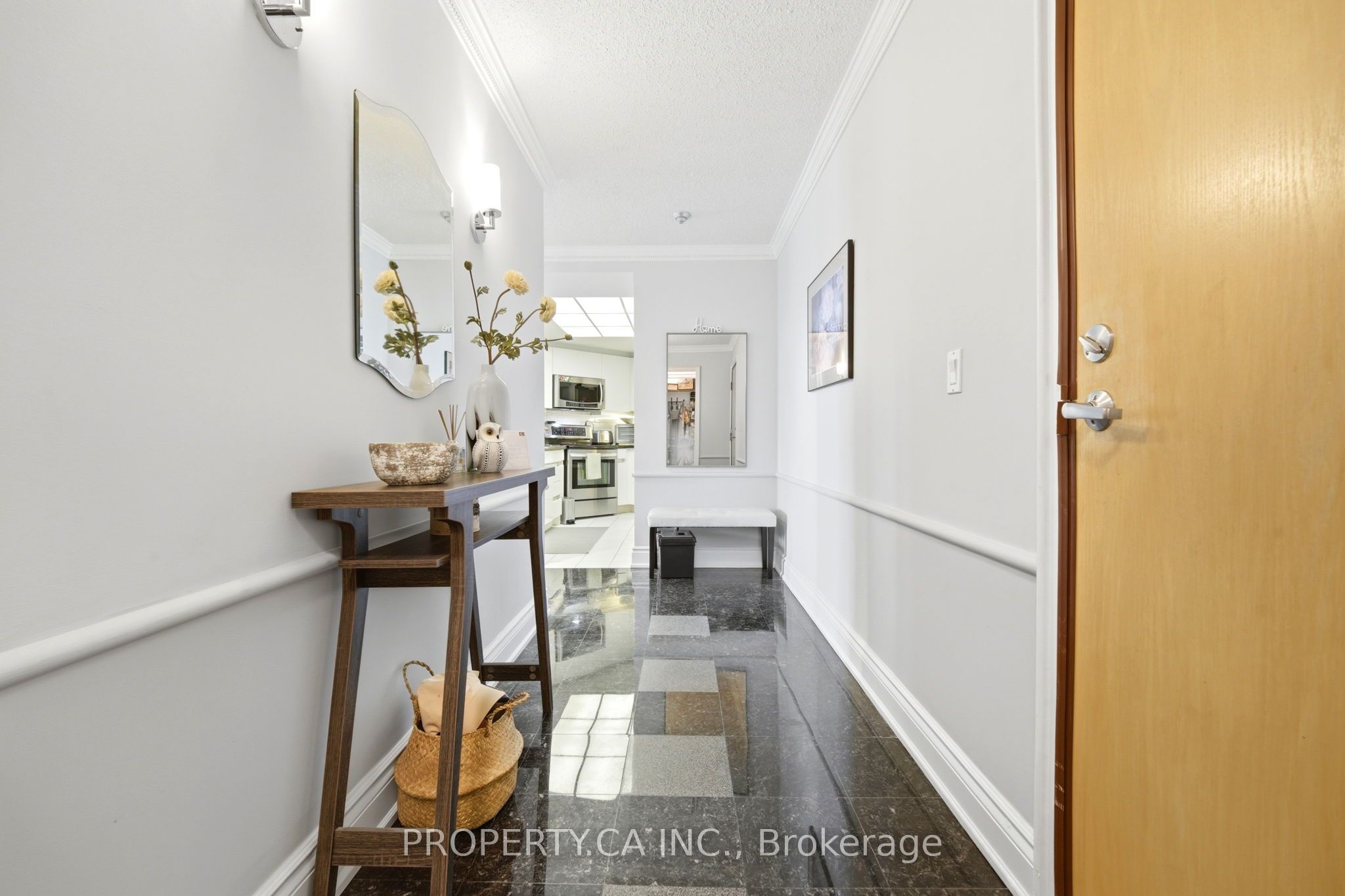 7 Concorde Place 1108, Toronto, ON M3C 3N4 photo 5