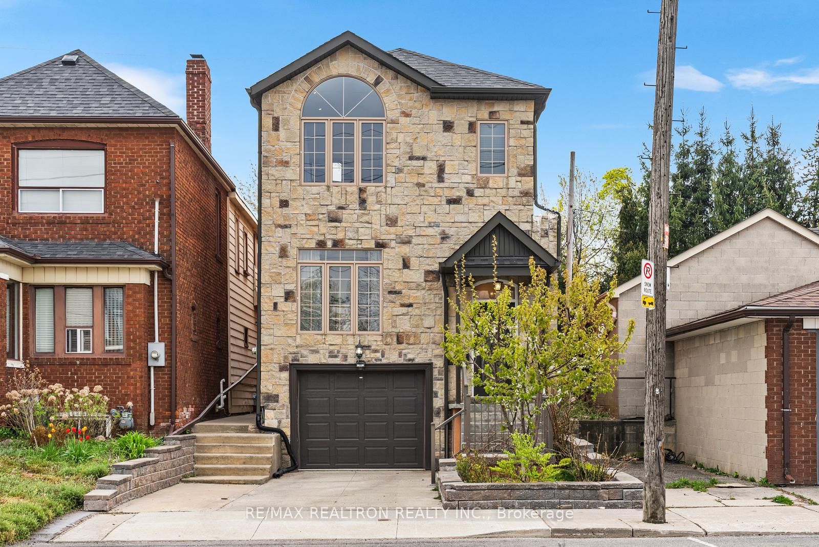51 Rogers Road, Toronto, ON M6E 1N5