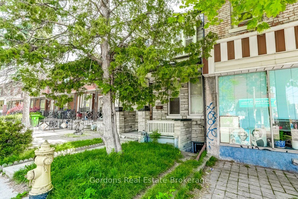 177 Bellwoods Avenue, Toronto, ON M6J 2P8 photo 3