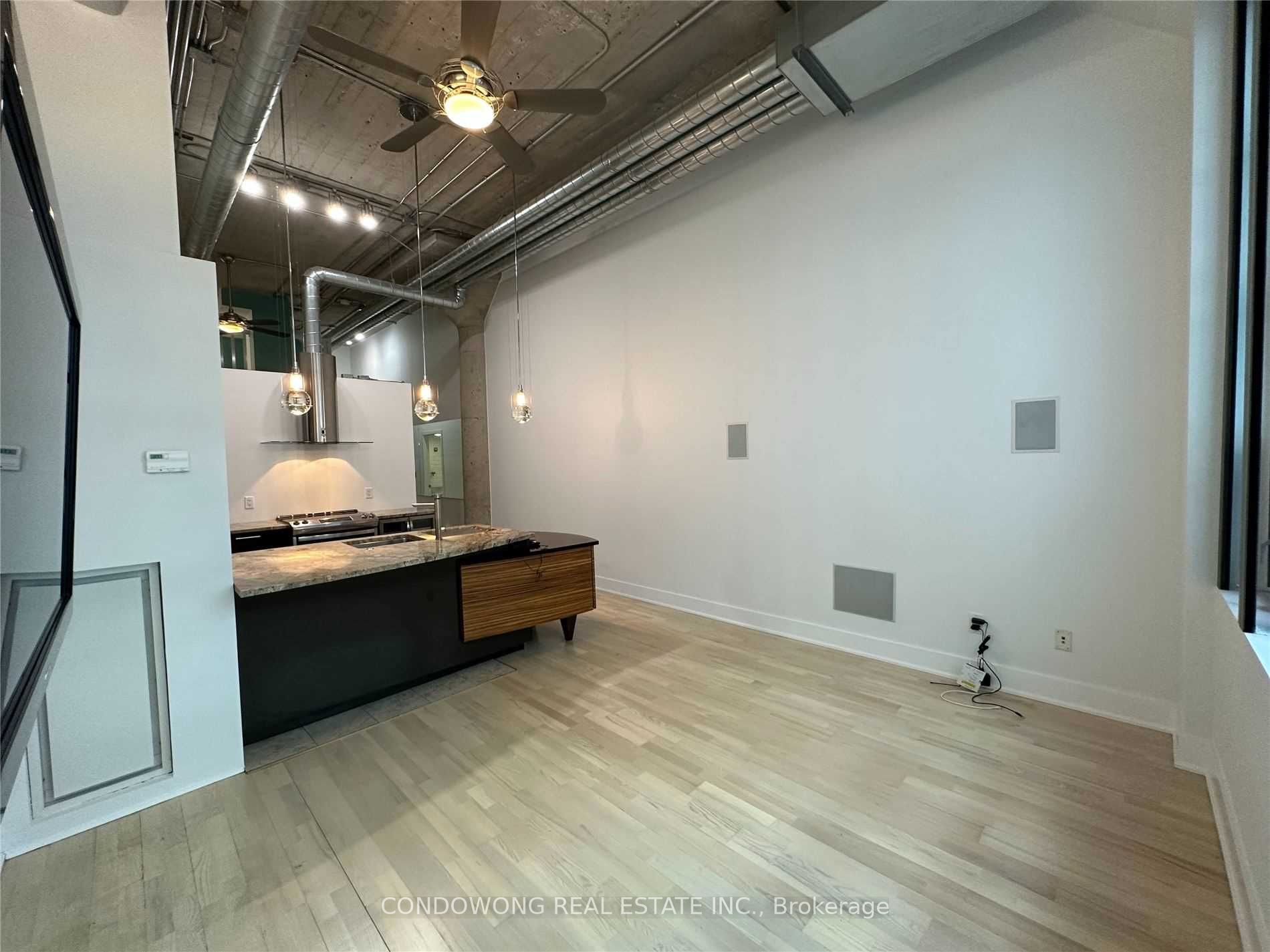 637 Lake Shore Boulevard W 331, Toronto, ON M5V 3J6 photo 3
