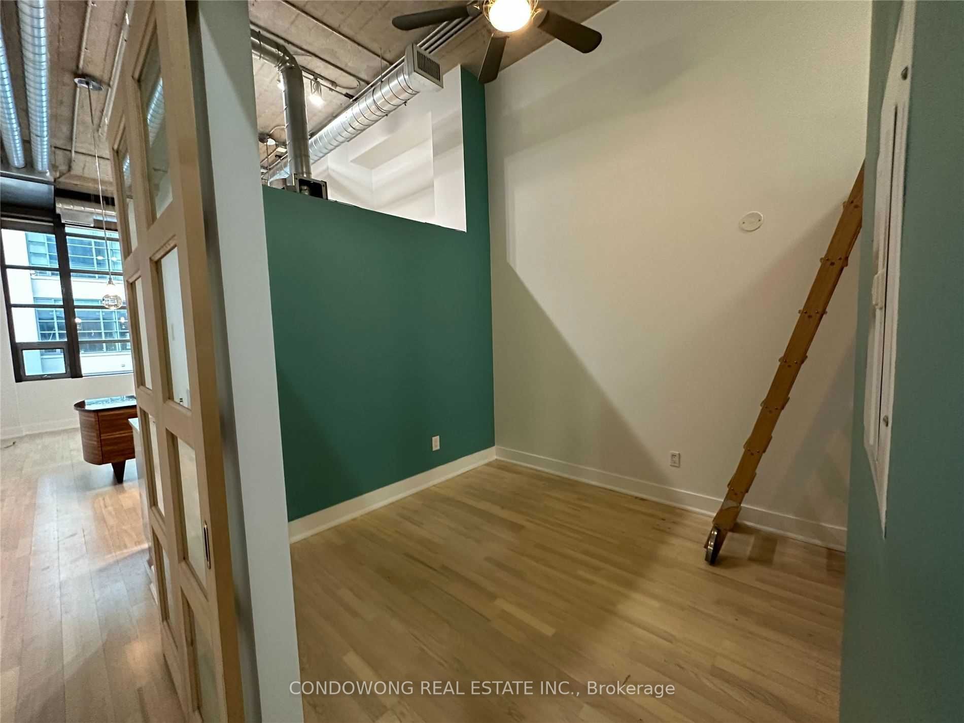 637 Lake Shore Boulevard W 331, Toronto, ON M5V 3J6 photo 5