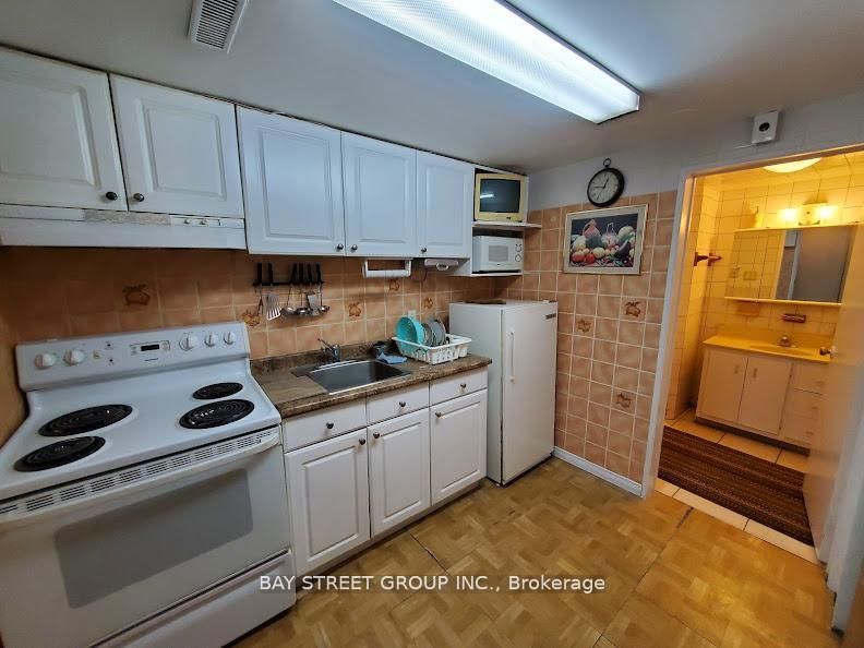 73 Regatta Crescent Lower, Toronto, ON M2R 2X7 photo 4