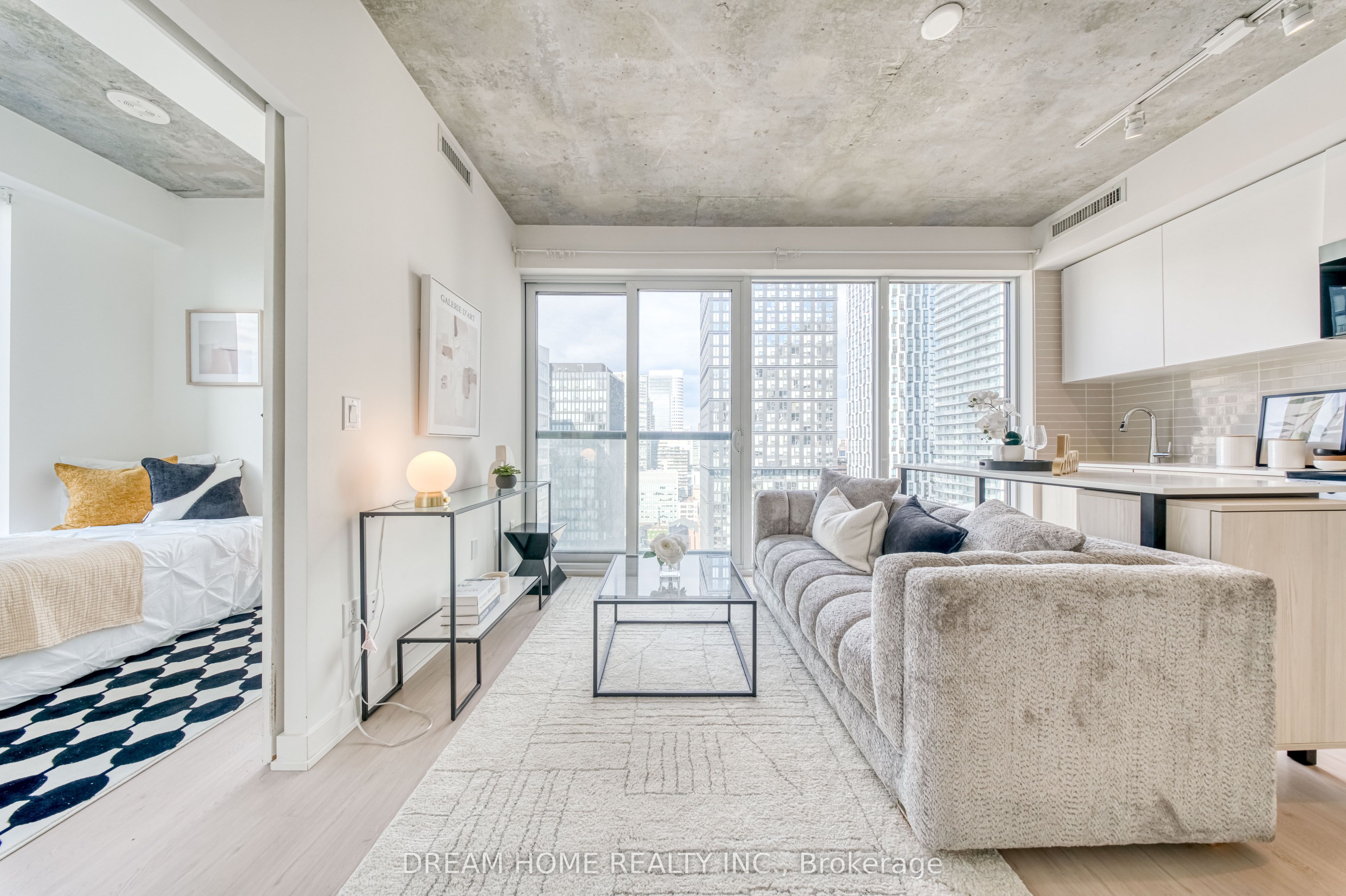 65 Mutual Street 2204, Toronto, ON M5B 0E5 photo 3