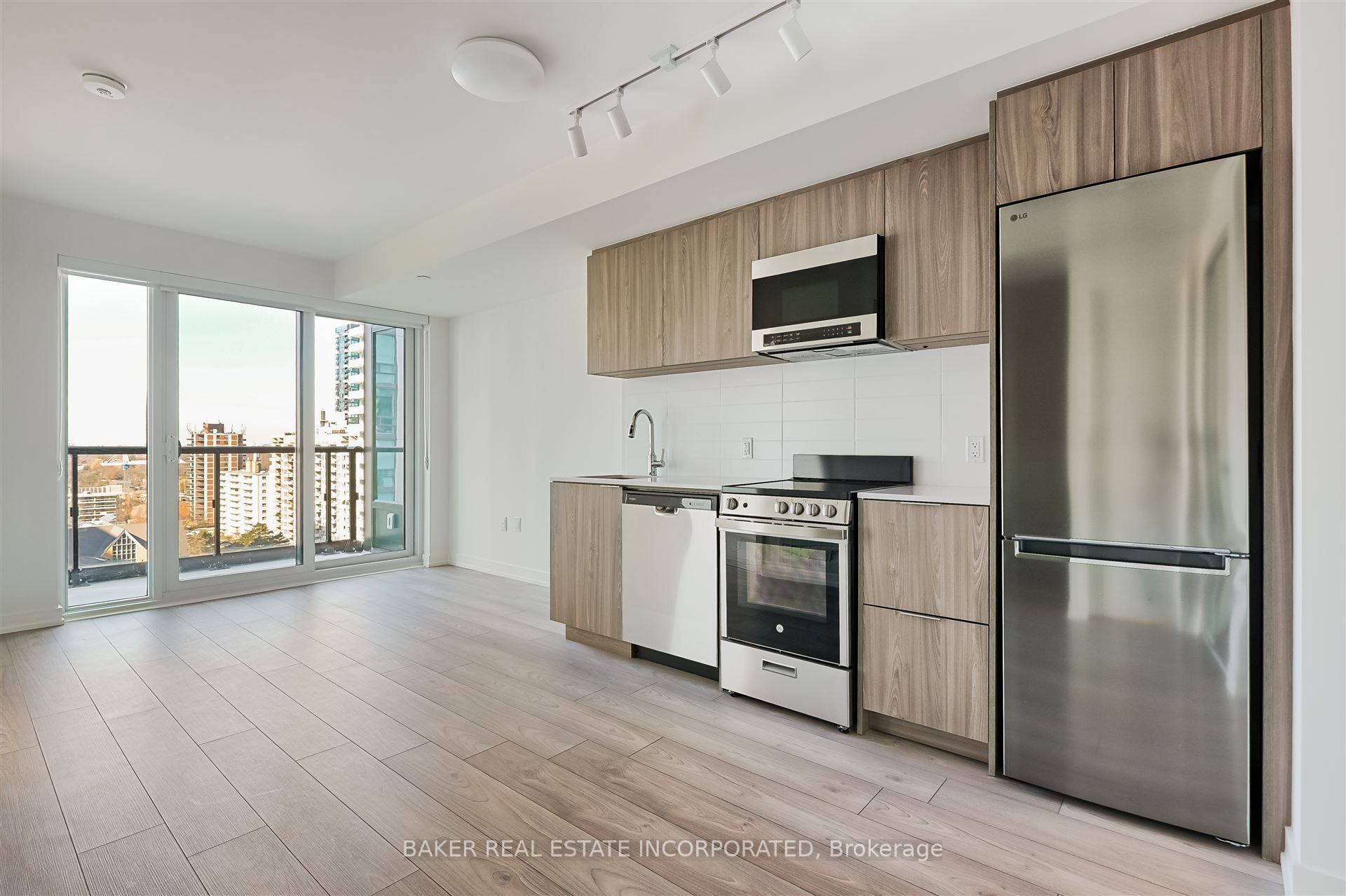 223 Redpath Avenue 706, Toronto, ON M4P 0E8 photo 2