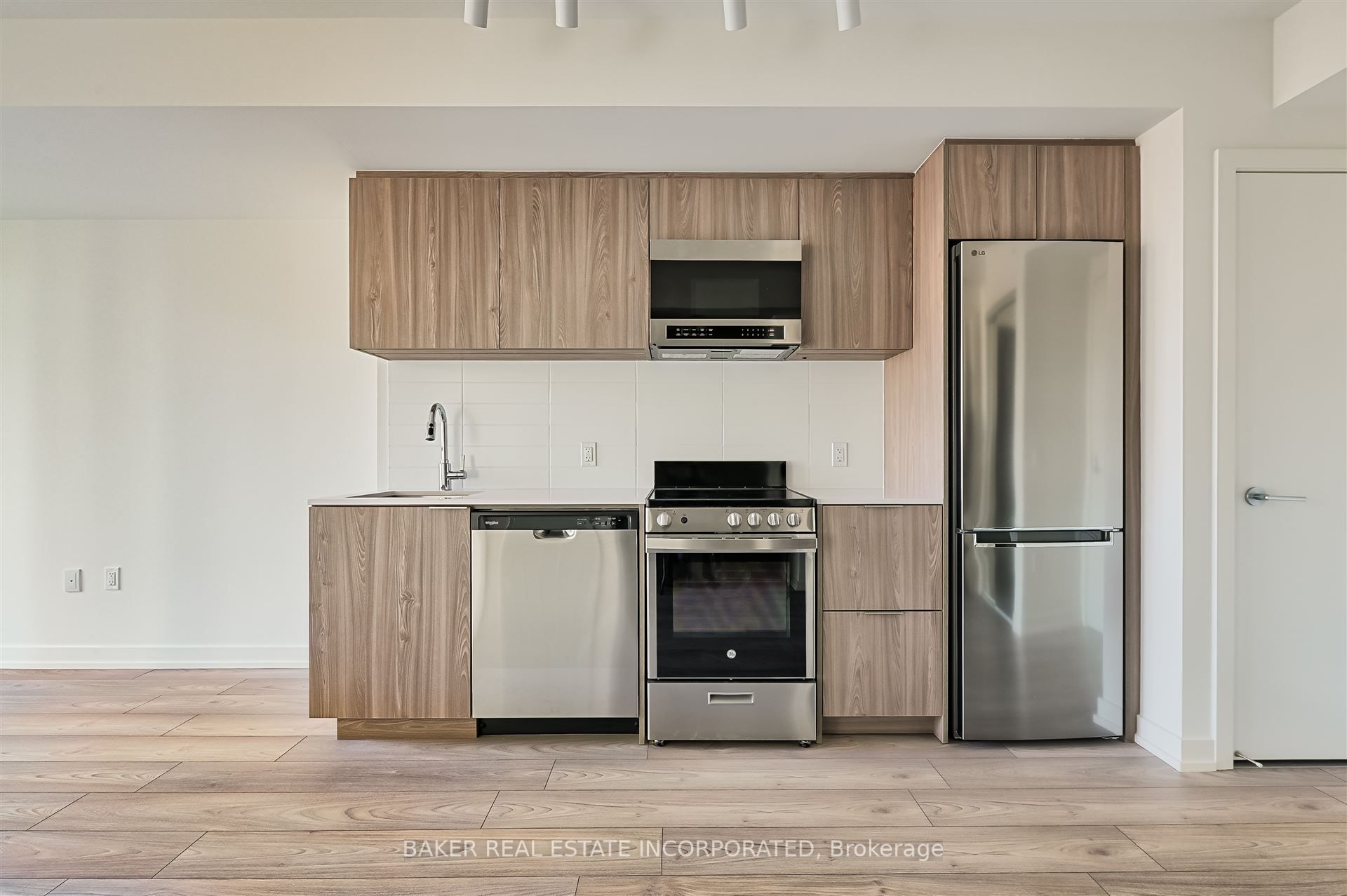 223 Redpath Avenue 706, Toronto, ON M4P 0E8 photo 3