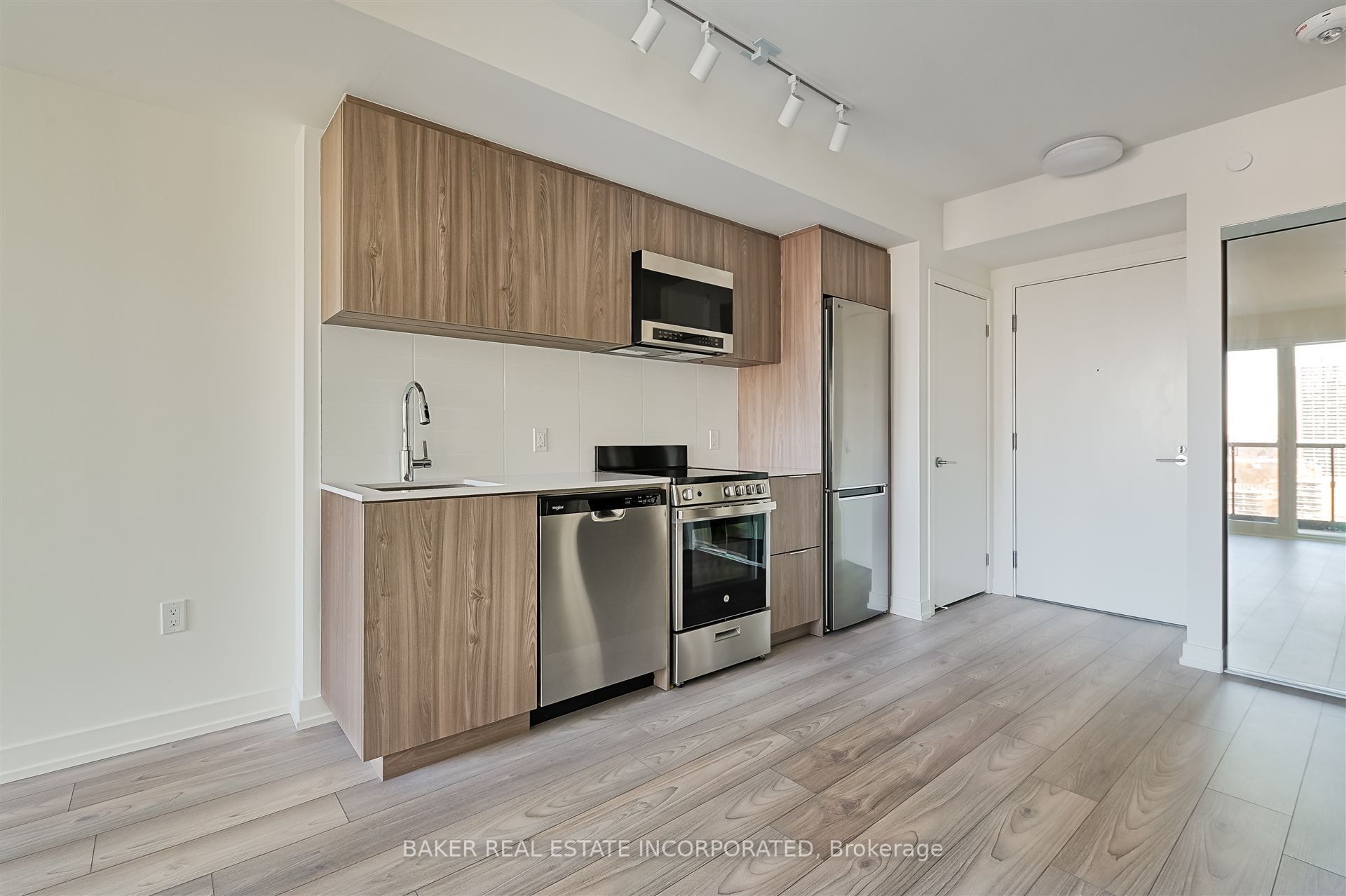 223 Redpath Avenue 706, Toronto, ON M4P 0E8 photo 4