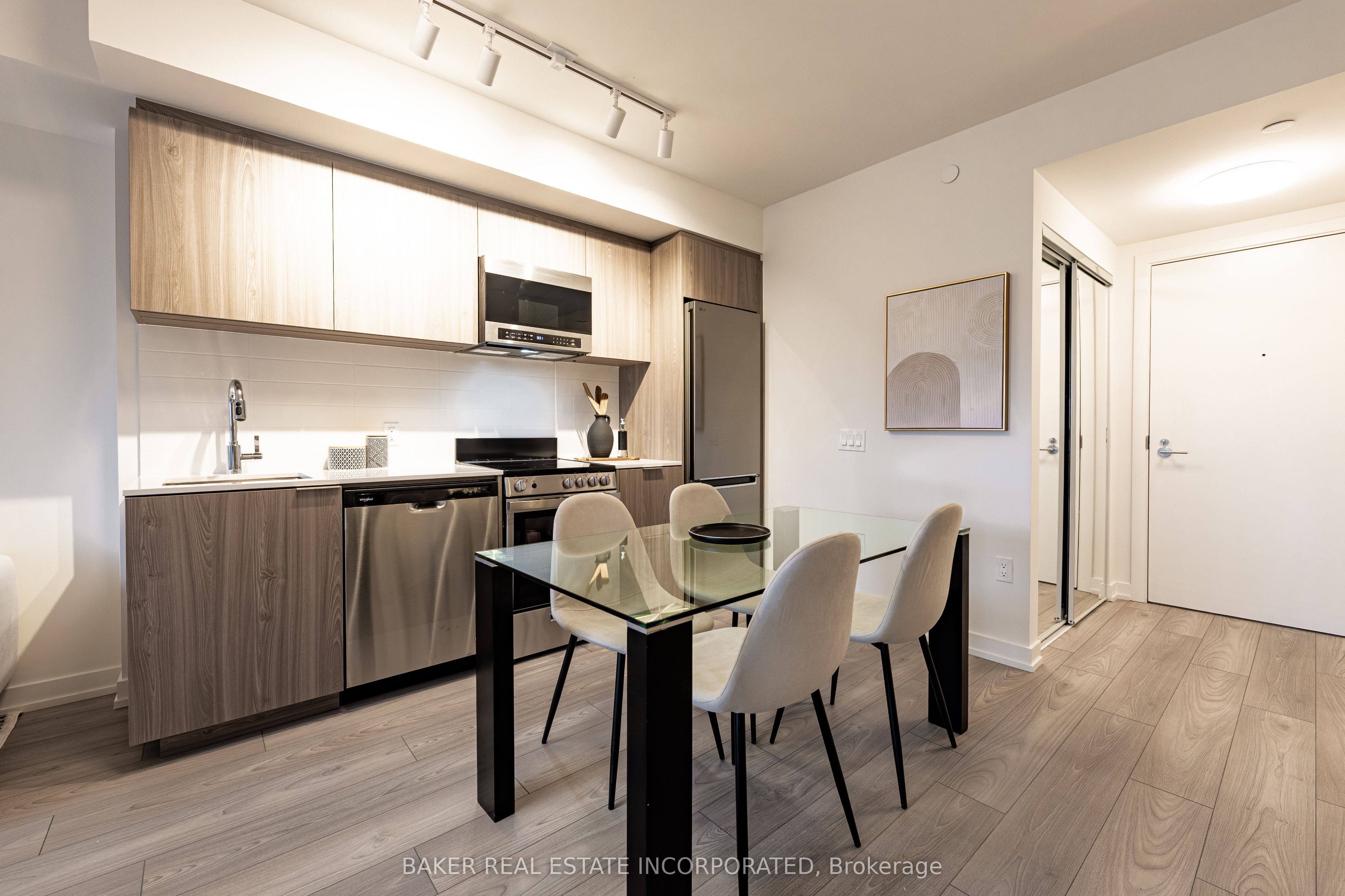 223 Redpath Avenue 807, Toronto, ON M4P 0E8