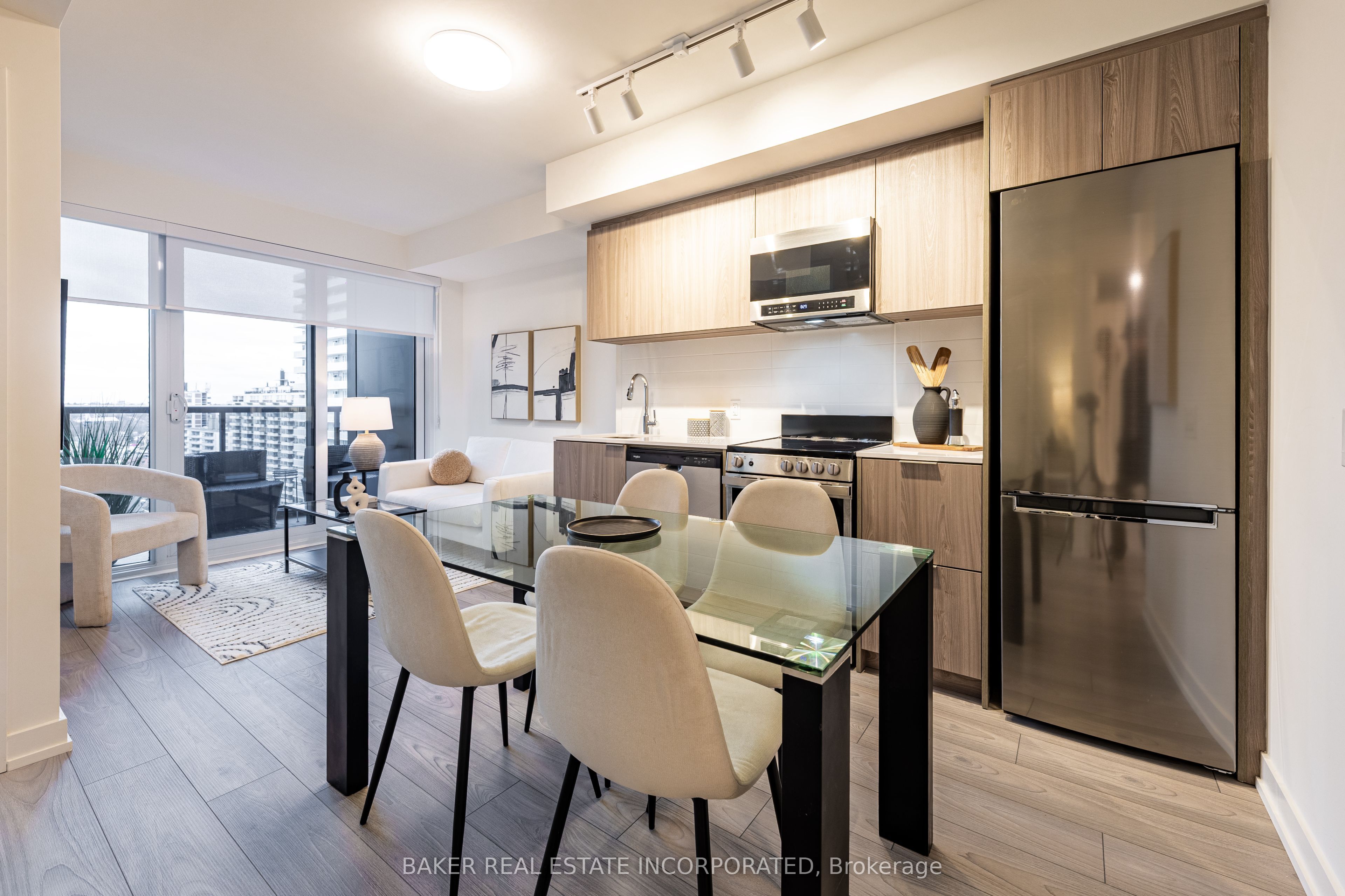223 Redpath Avenue 807, Toronto, ON M4P 0E8 photo 3