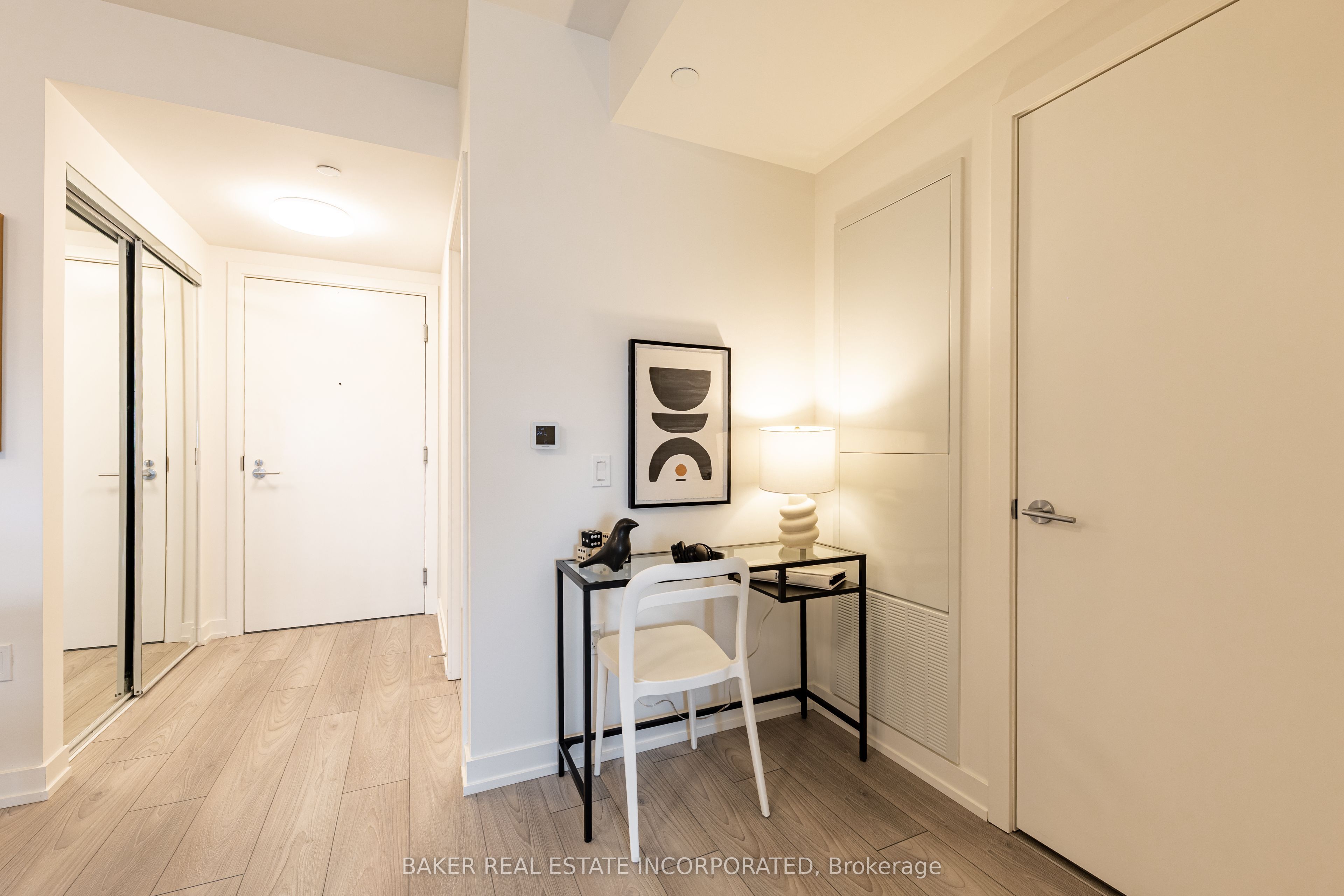223 Redpath Avenue 807, Toronto, ON M4P 0E8 photo 4