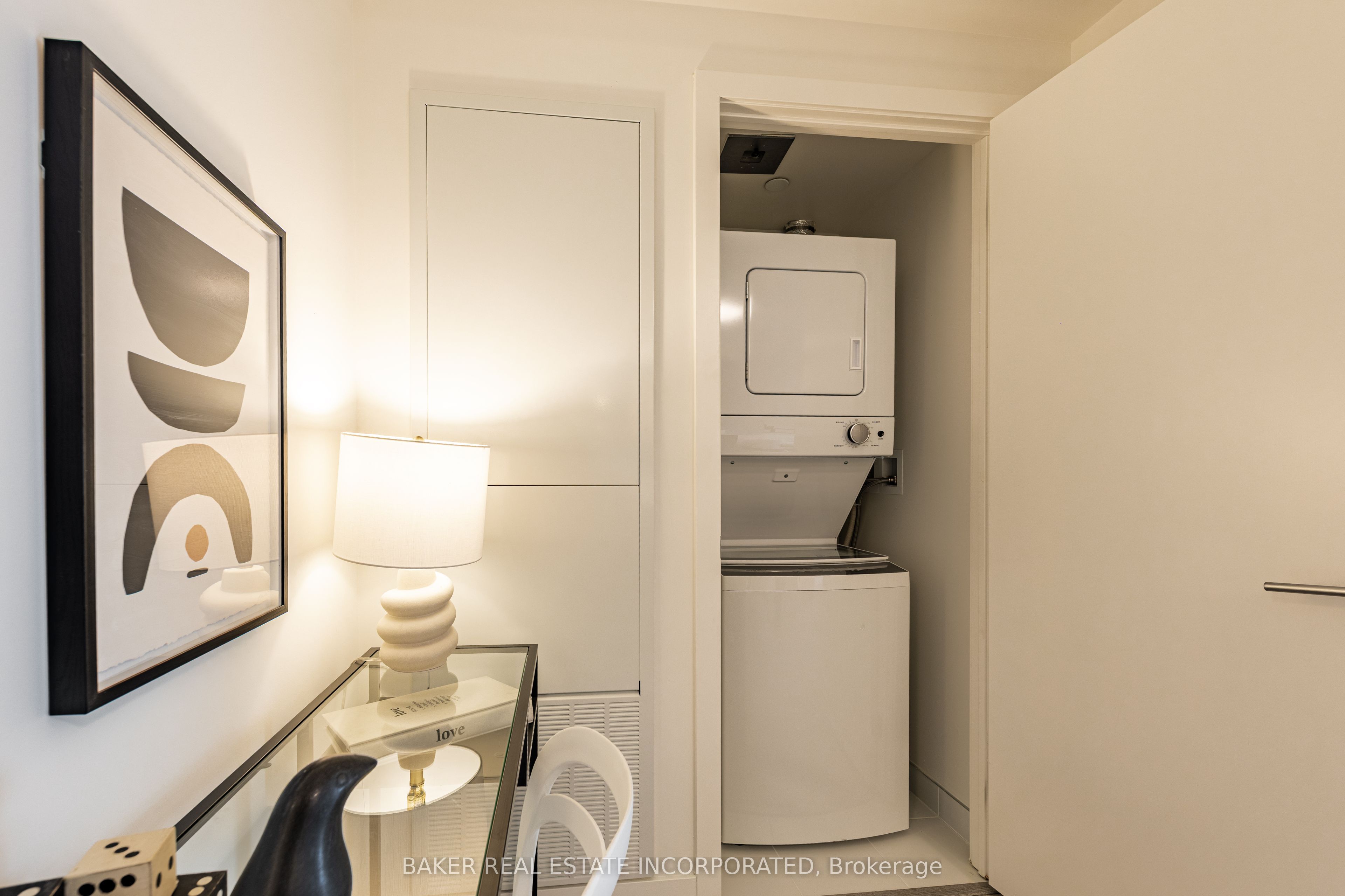 223 Redpath Avenue 807, Toronto, ON M4P 0E8 photo 5