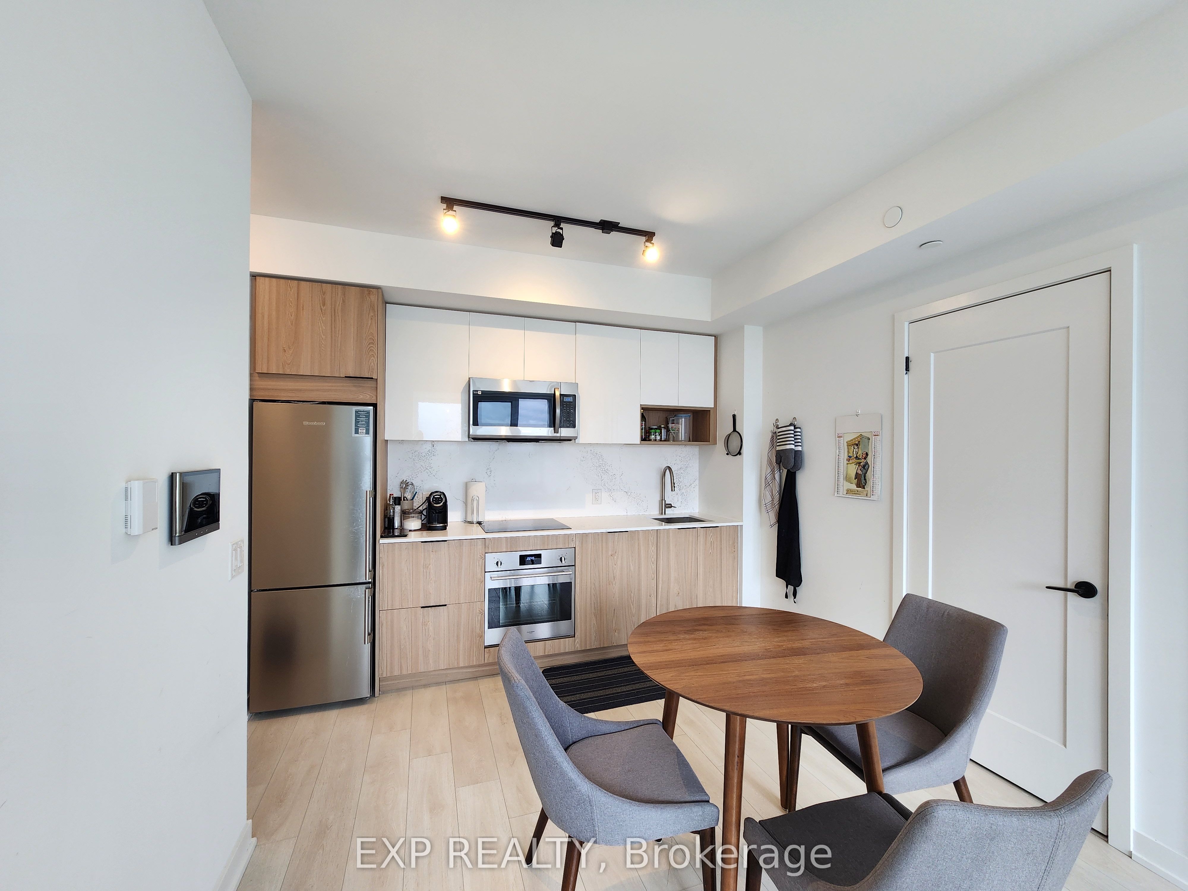 5 Defries Street 3012, Toronto, ON M5A 0W7