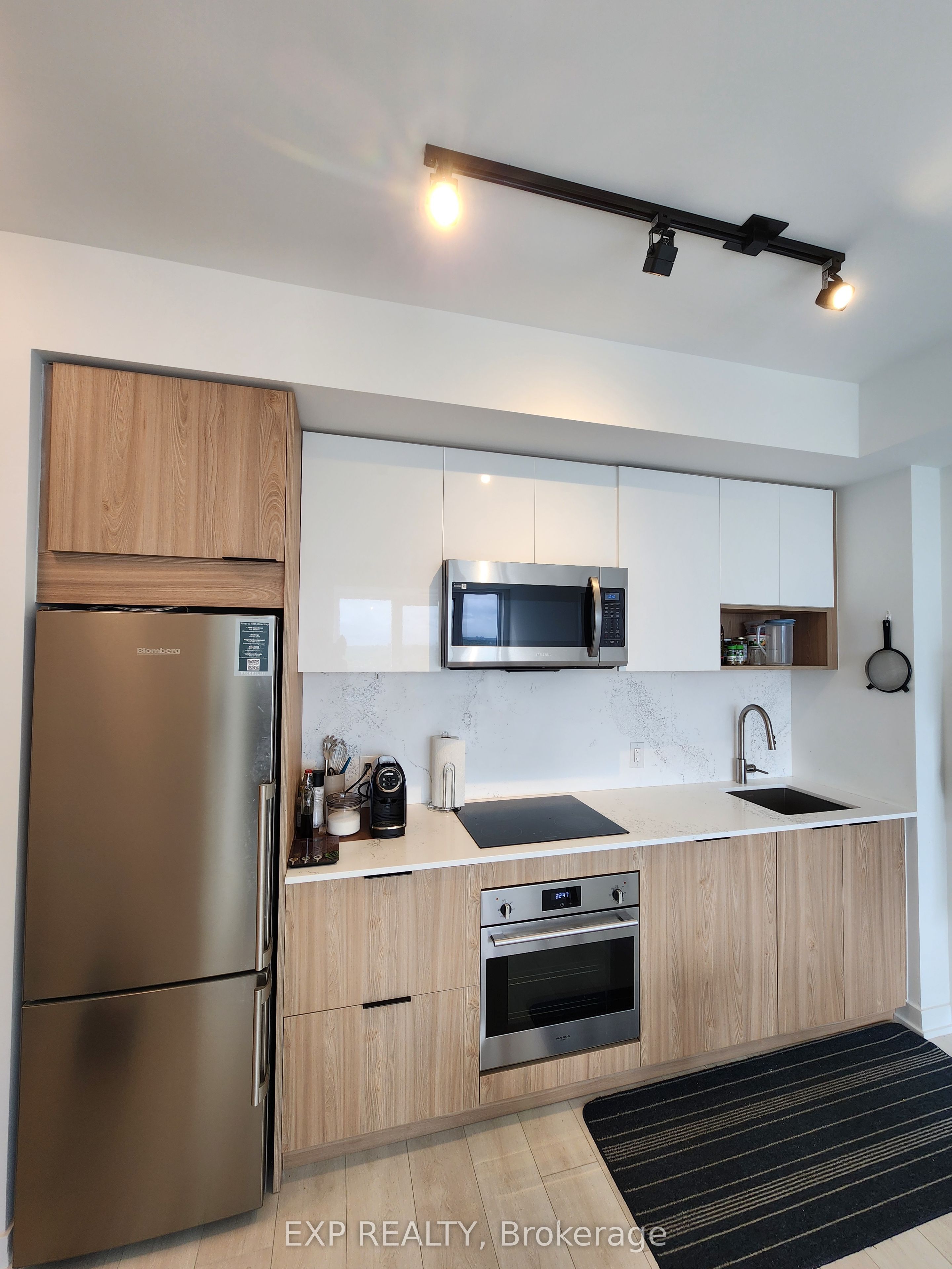 5 Defries Street 3012, Toronto, ON M5A 0W7 photo 2