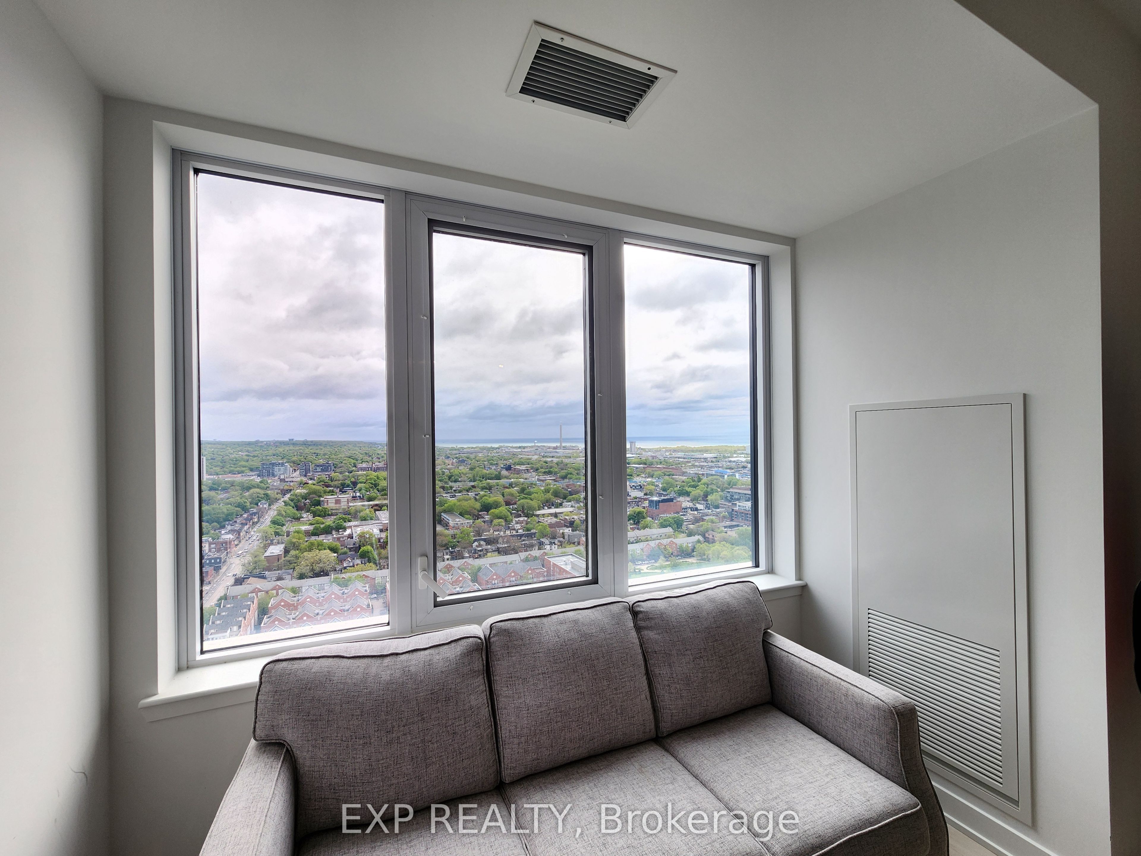 5 Defries Street 3012, Toronto, ON M5A 0W7 photo 4