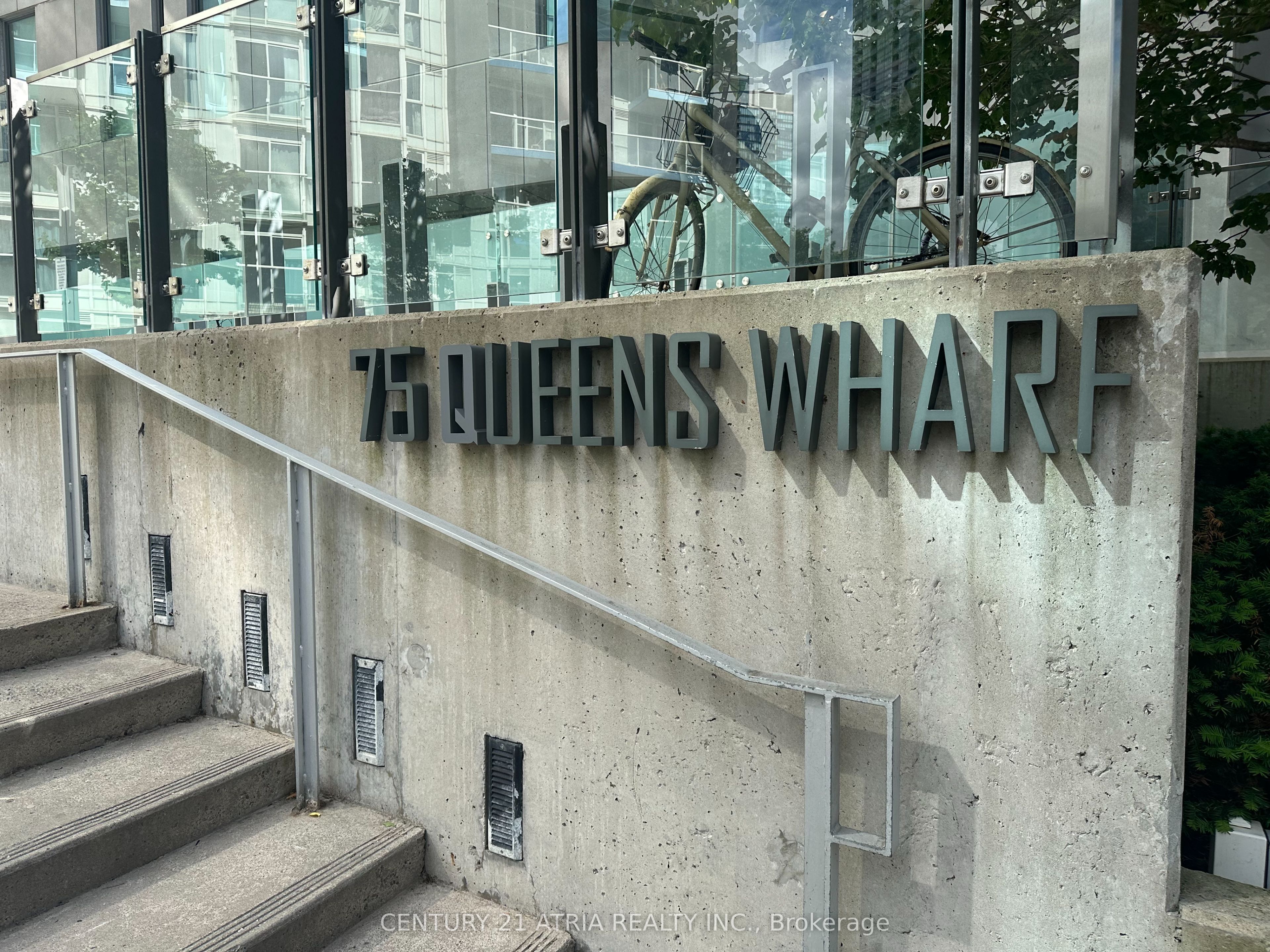 75 Queens Wharf Road 1608, Toronto, ON M5V 0J8 photo 2