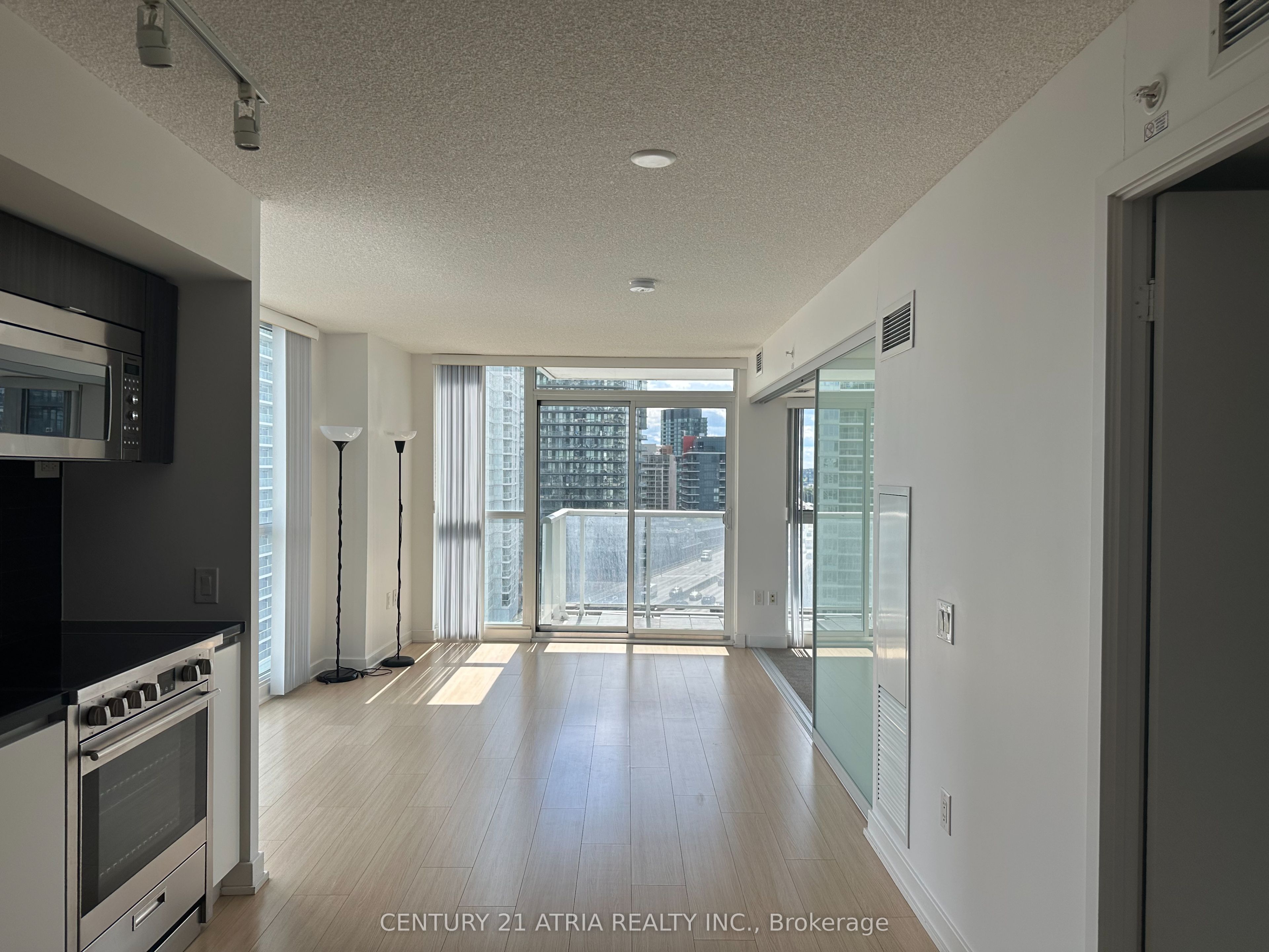 75 Queens Wharf Road 1608, Toronto, ON M5V 0J8 photo 5