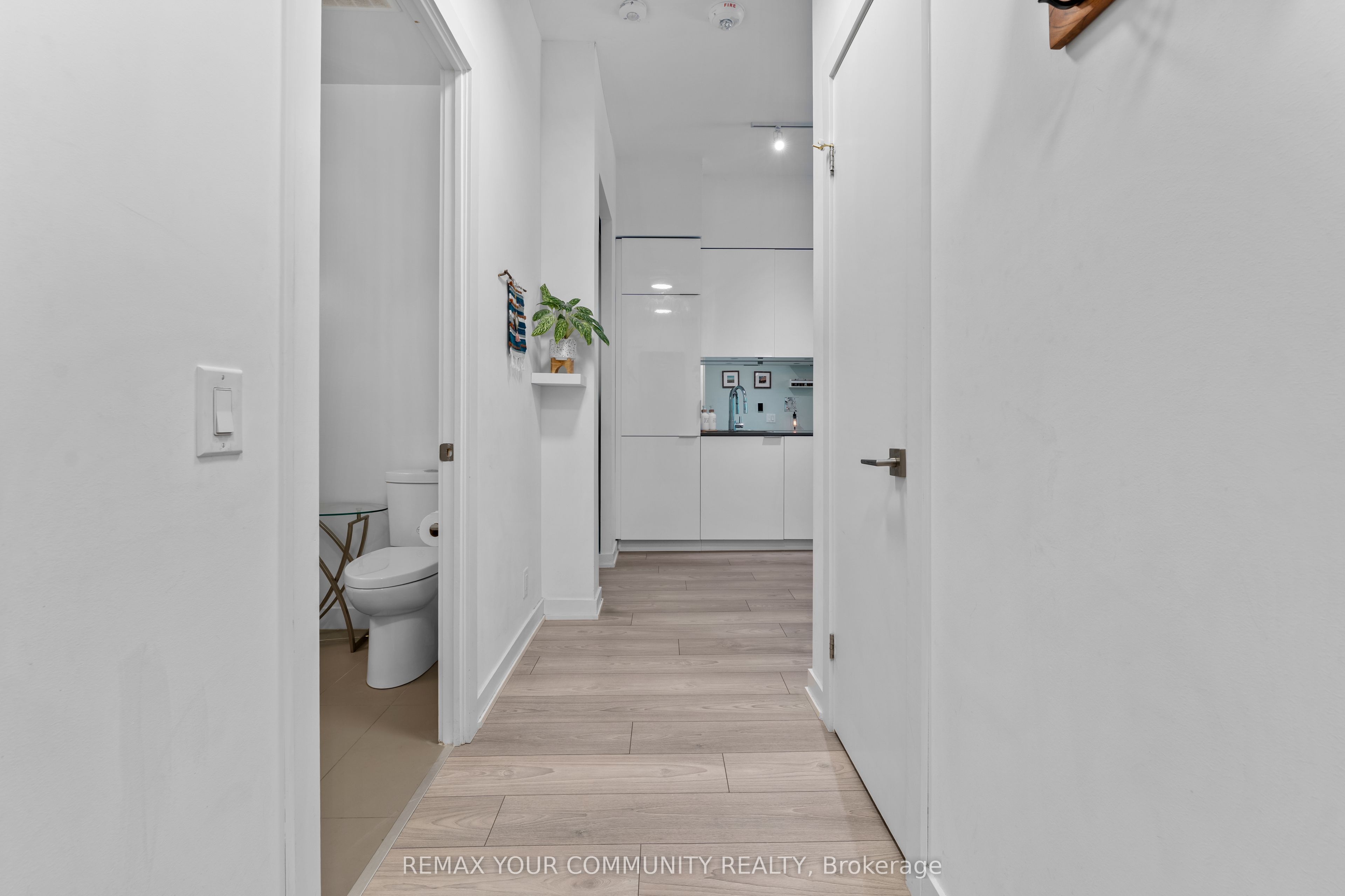 609 Avenue Road 201, Toronto, ON M4V 0B1 photo 3