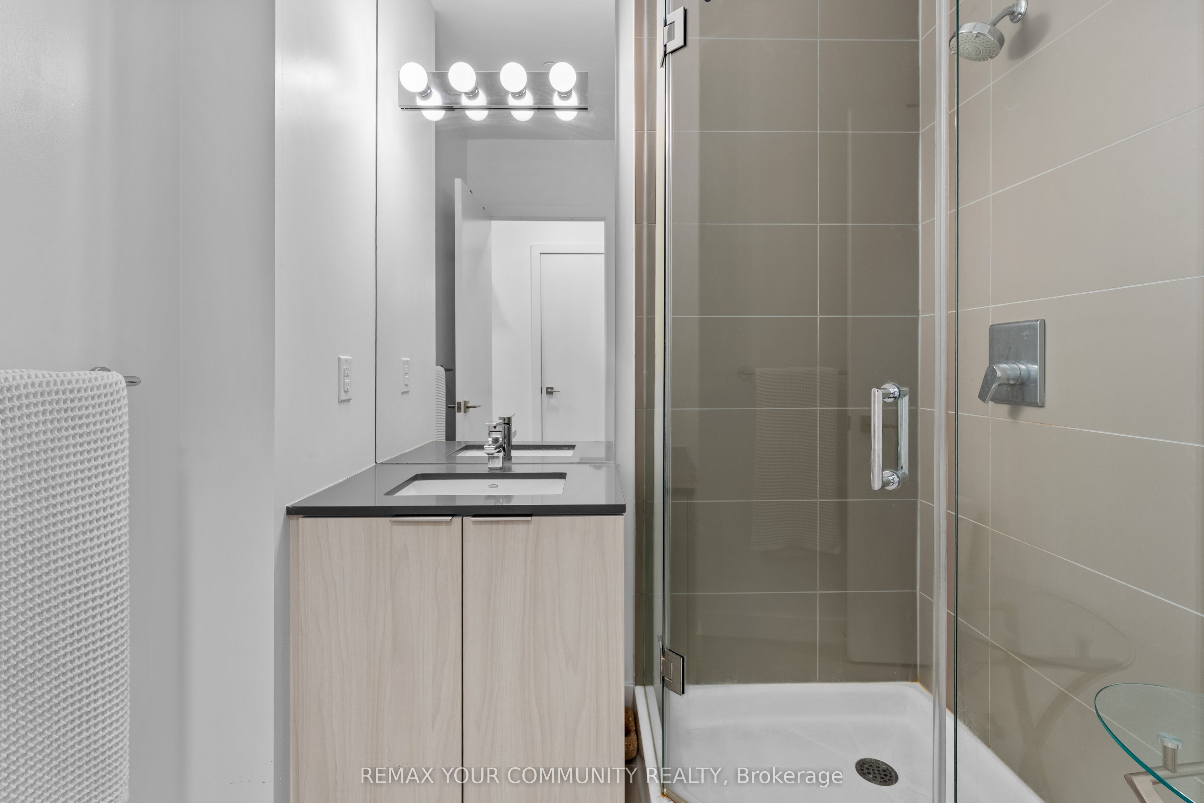 609 Avenue Road 201, Toronto, ON M4V 0B1 photo 4
