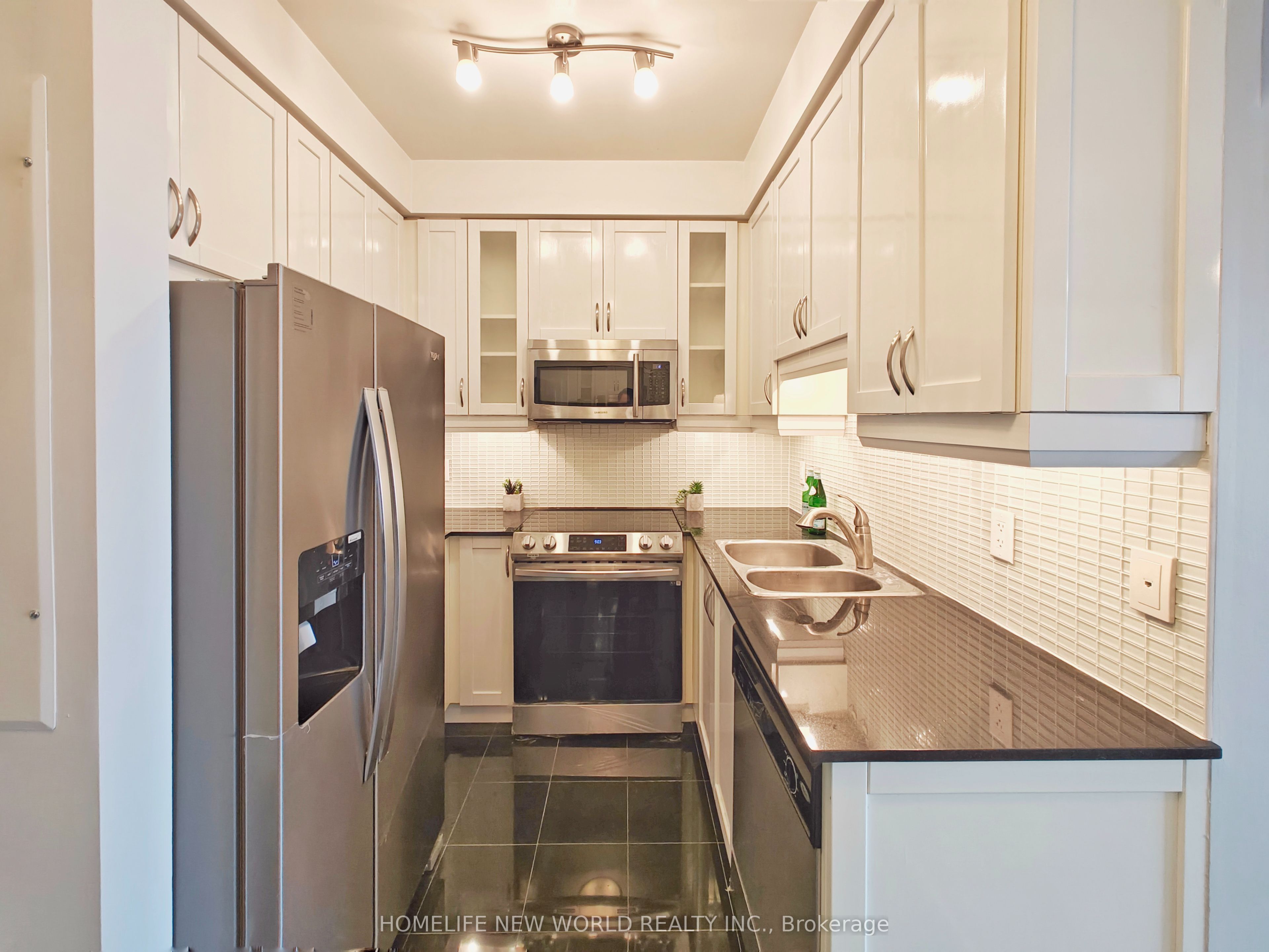 18 Holmes Avenue Lph07, Toronto, ON M2N 0E1 photo 2