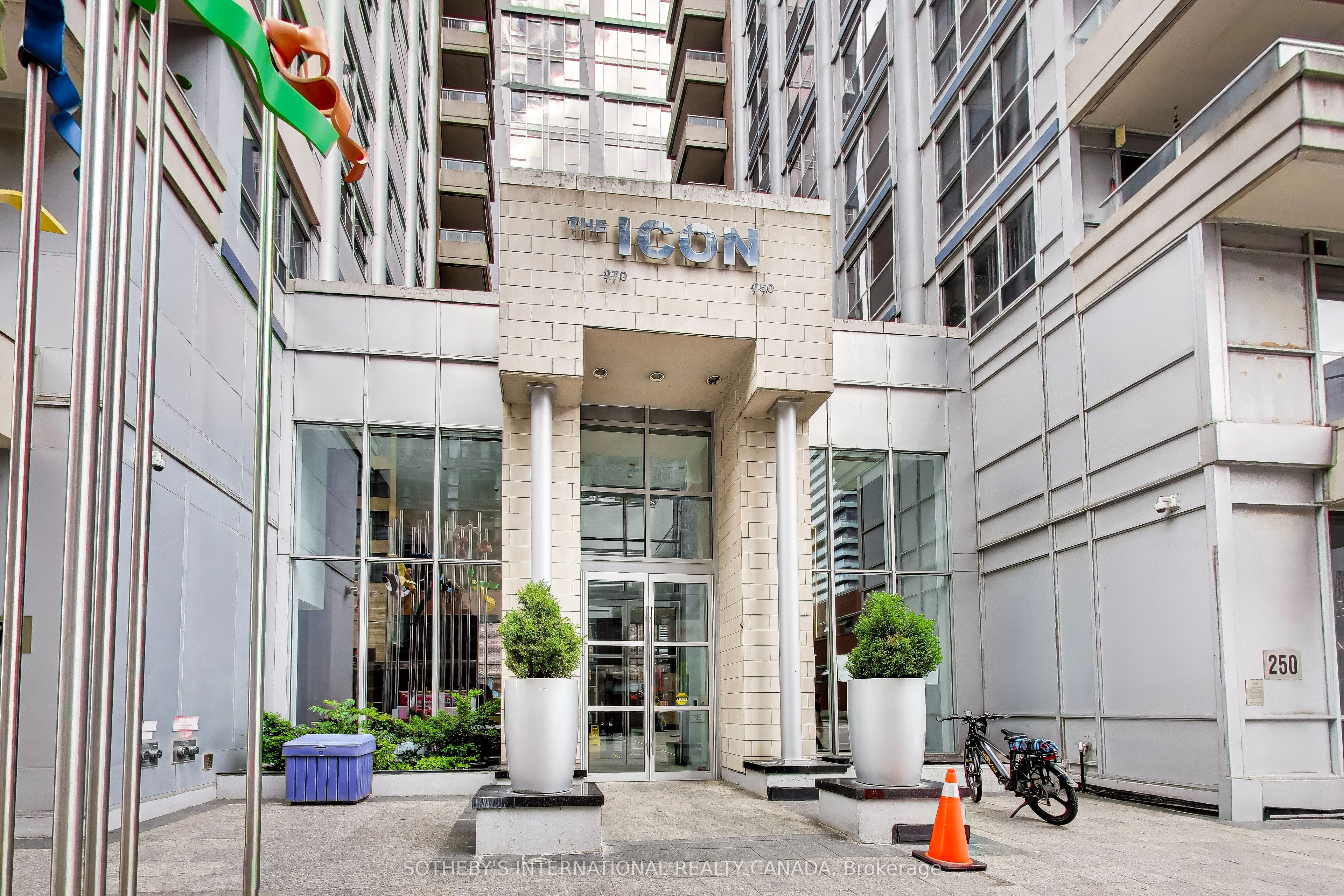 270 Wellington Street W 1005, Toronto, ON M5V 3P5 photo 4