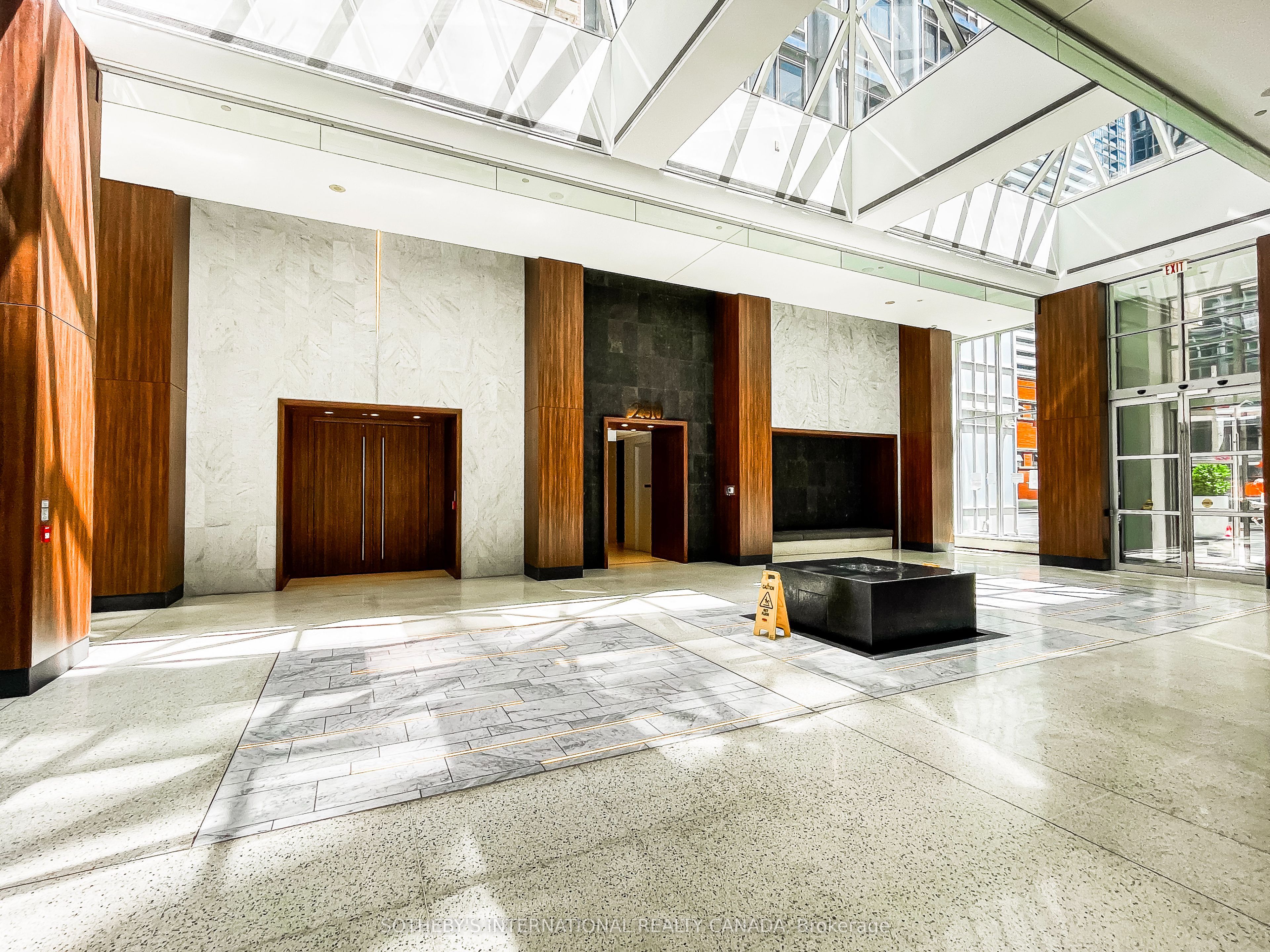 270 Wellington Street W 1005, Toronto, ON M5V 3P5 photo 5
