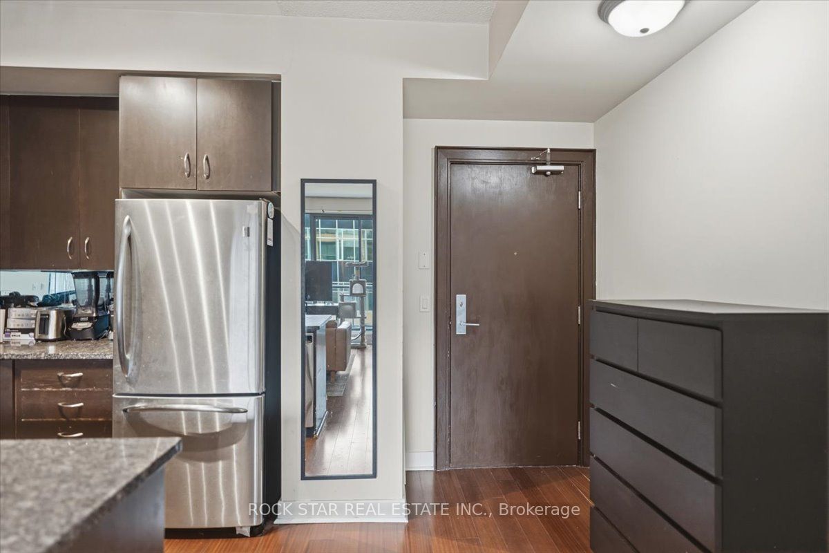 438 King Street W 720, Toronto, ON M5V 3T9 photo 4