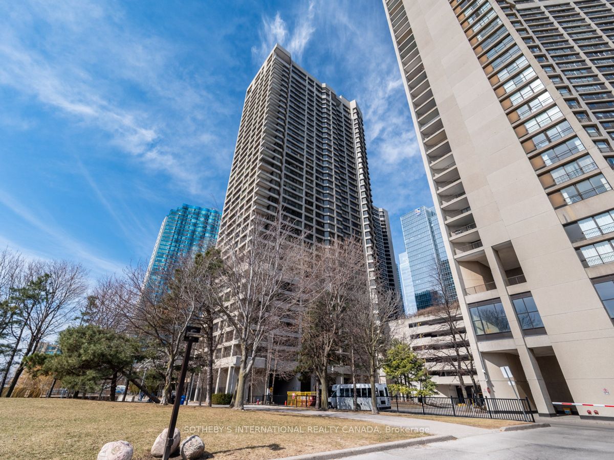 65 Harbour Square 2204, Toronto, ON M5J 2L4 photo 2