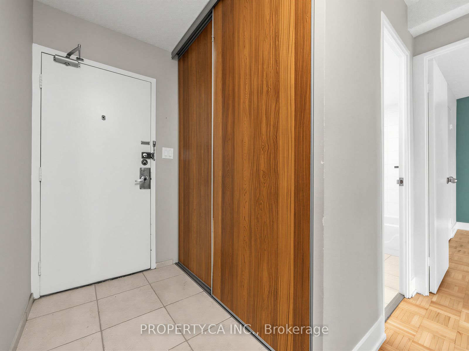 10 Edgecliffe Golfway 708, Toronto, ON M3C 3A3 photo 2