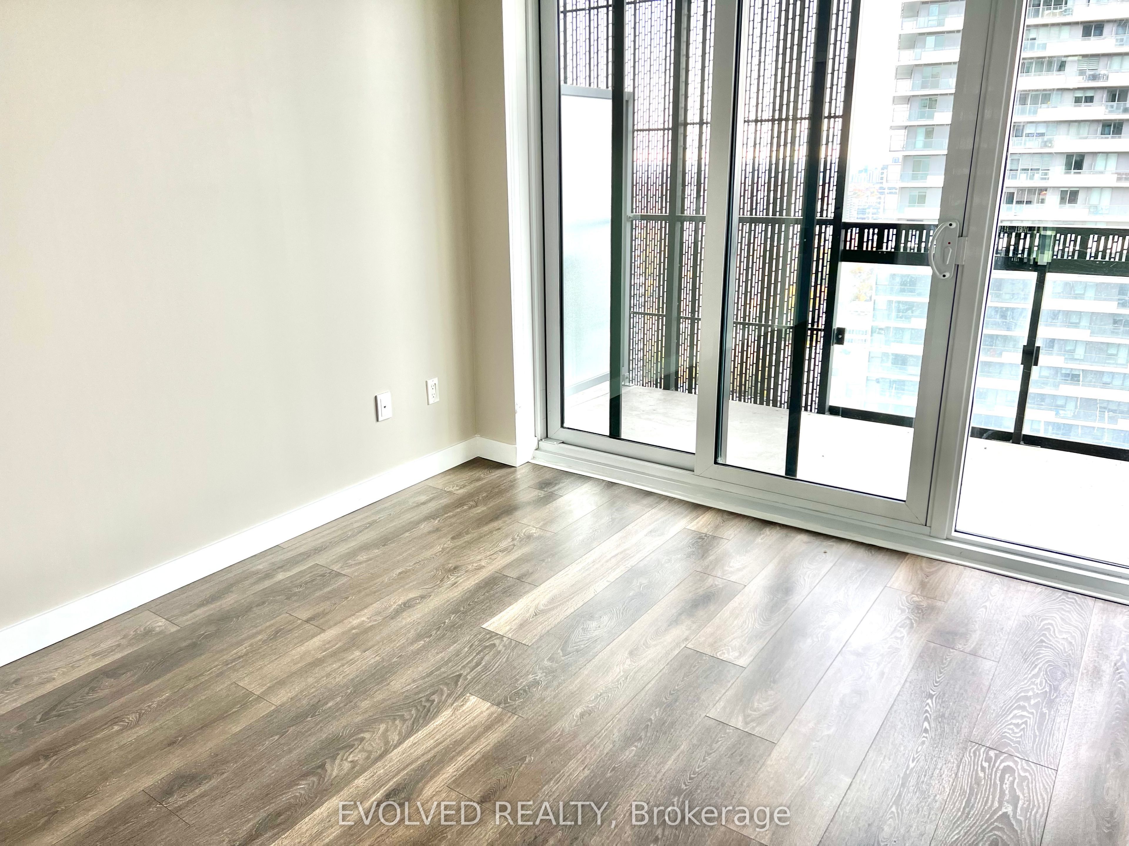 8 Eglinton Avenue E 2712, Toronto, ON M4P 0C1 photo 2