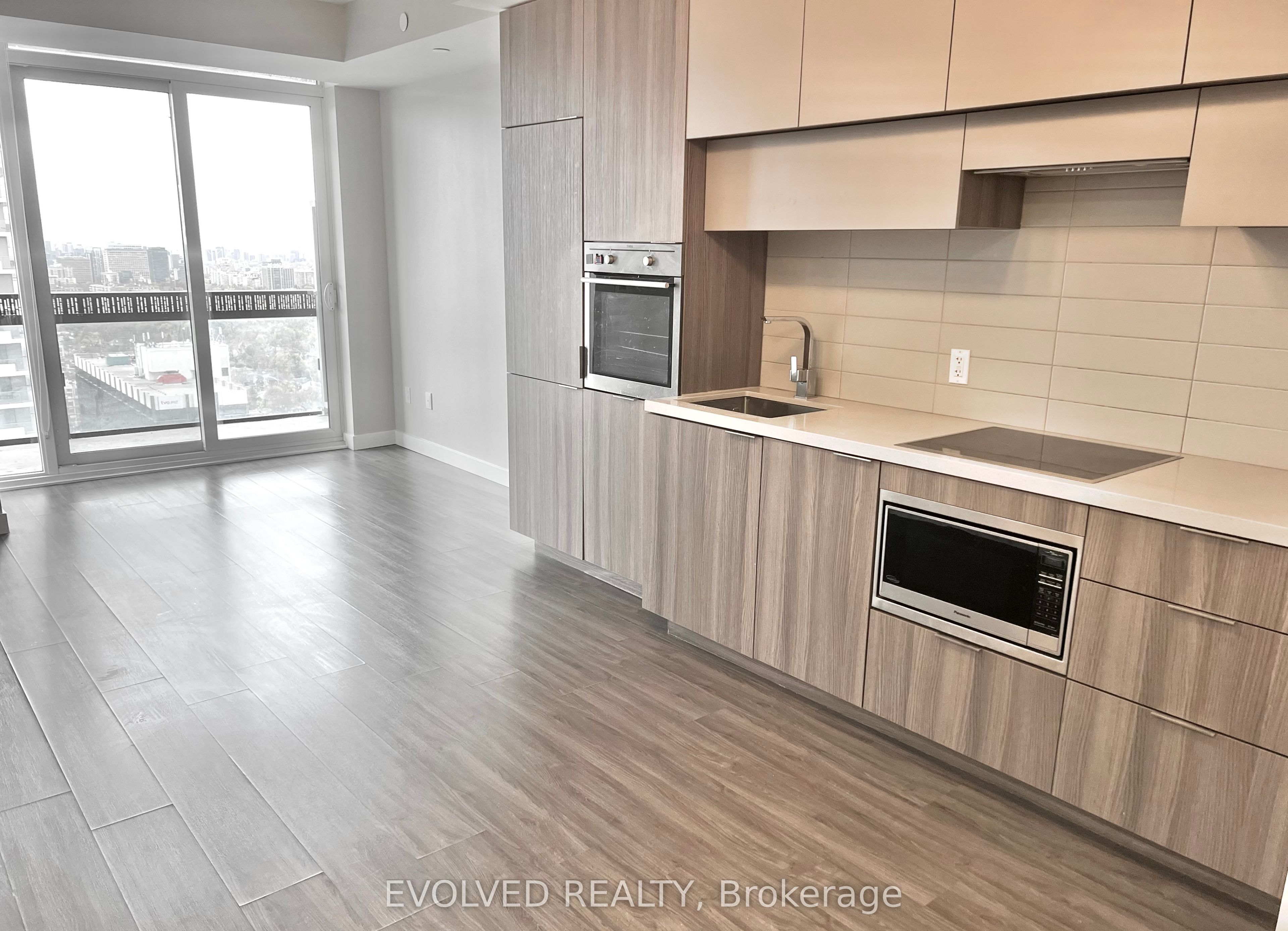 8 Eglinton Avenue E 2712, Toronto, ON M4P 0C1 photo 3